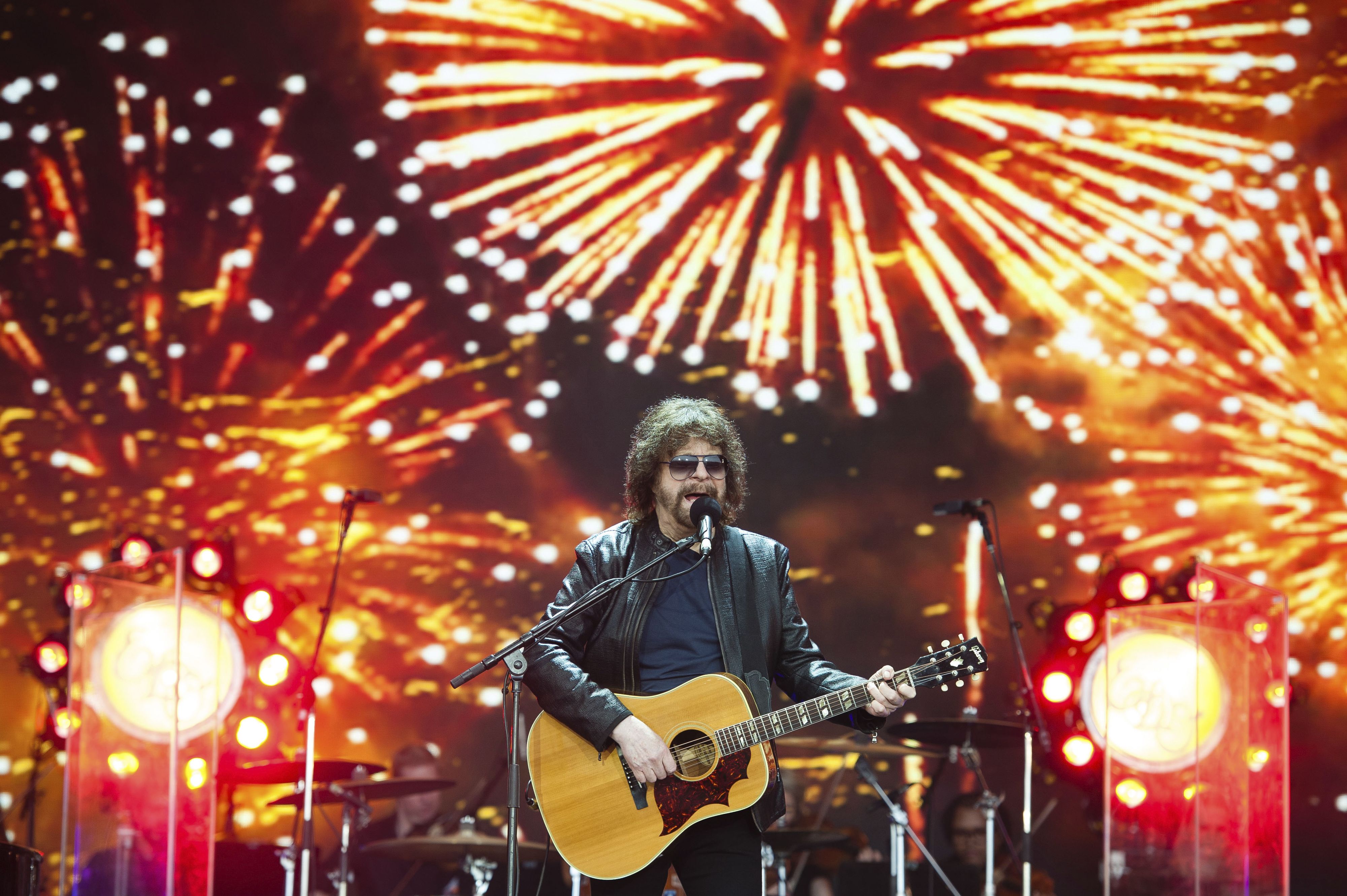 Er ist verantwortlich für ein Feuerwerk an Hits: <strong>Jeff Lynne</strong> live auf dem Glastonbury Festival 2016.