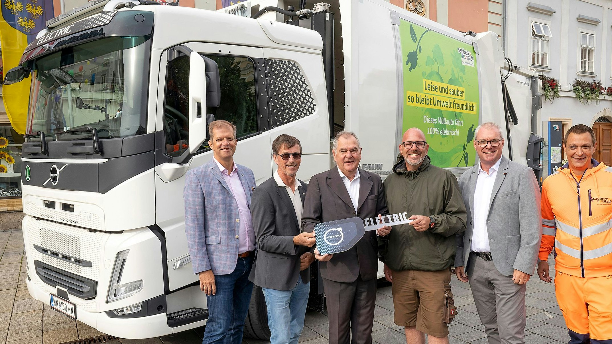 Heute.at - Müllabfuhr fährt in Wr. Neustadt auf E-Lkw ab