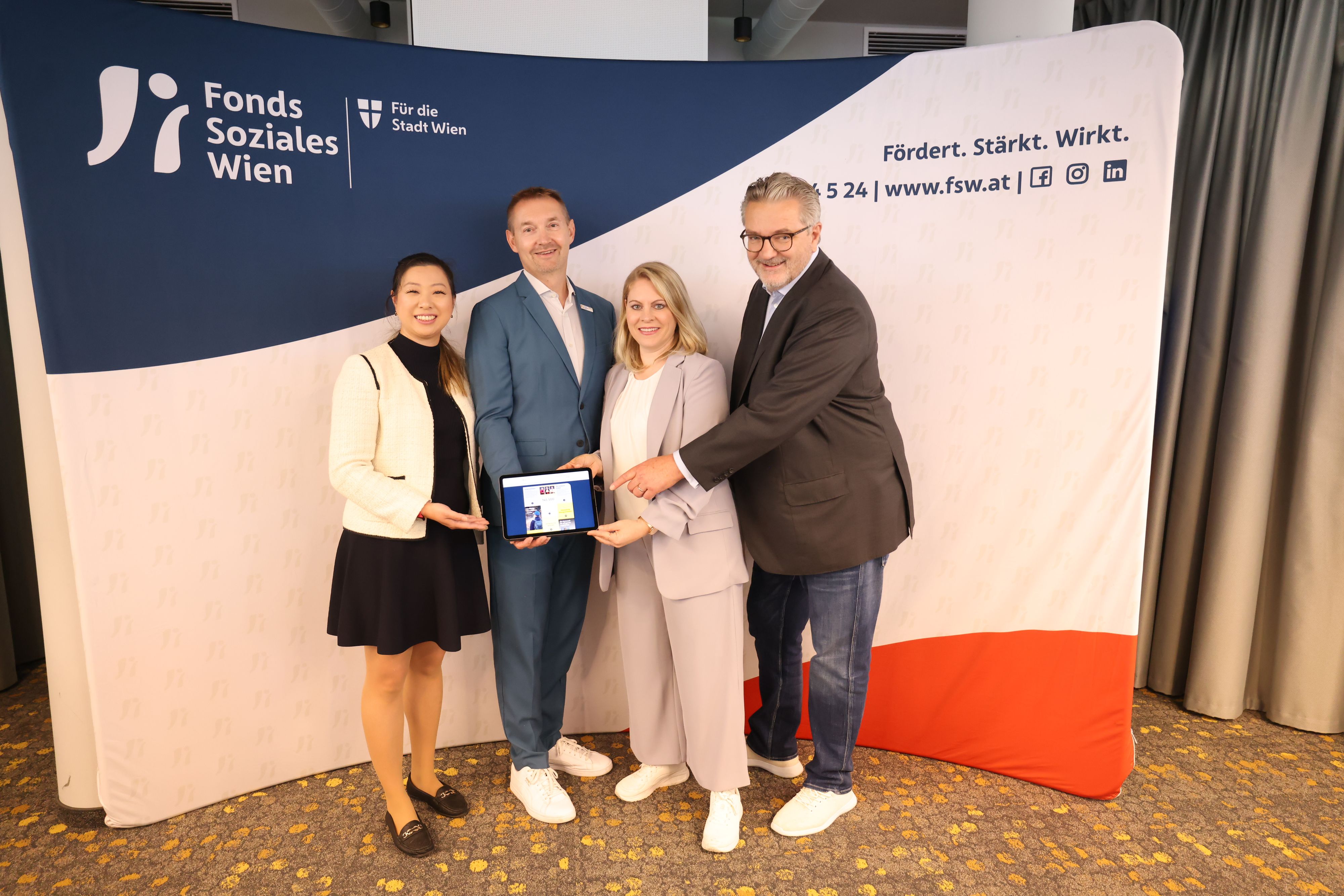 Peter Hacker, Stadtrat für Soziales, Gesundheit und Sport, Susanne Winkler, FSW-Geschäftsführerin, Michael Rosenberg, FSW-Geschäftsführer für den Bereich Finanzen und Betrieb und Jing Hu, Gemeinderätin und Gesundheitssprecherin NEOS Wien präsentierten die FSW Bilanz 2024.