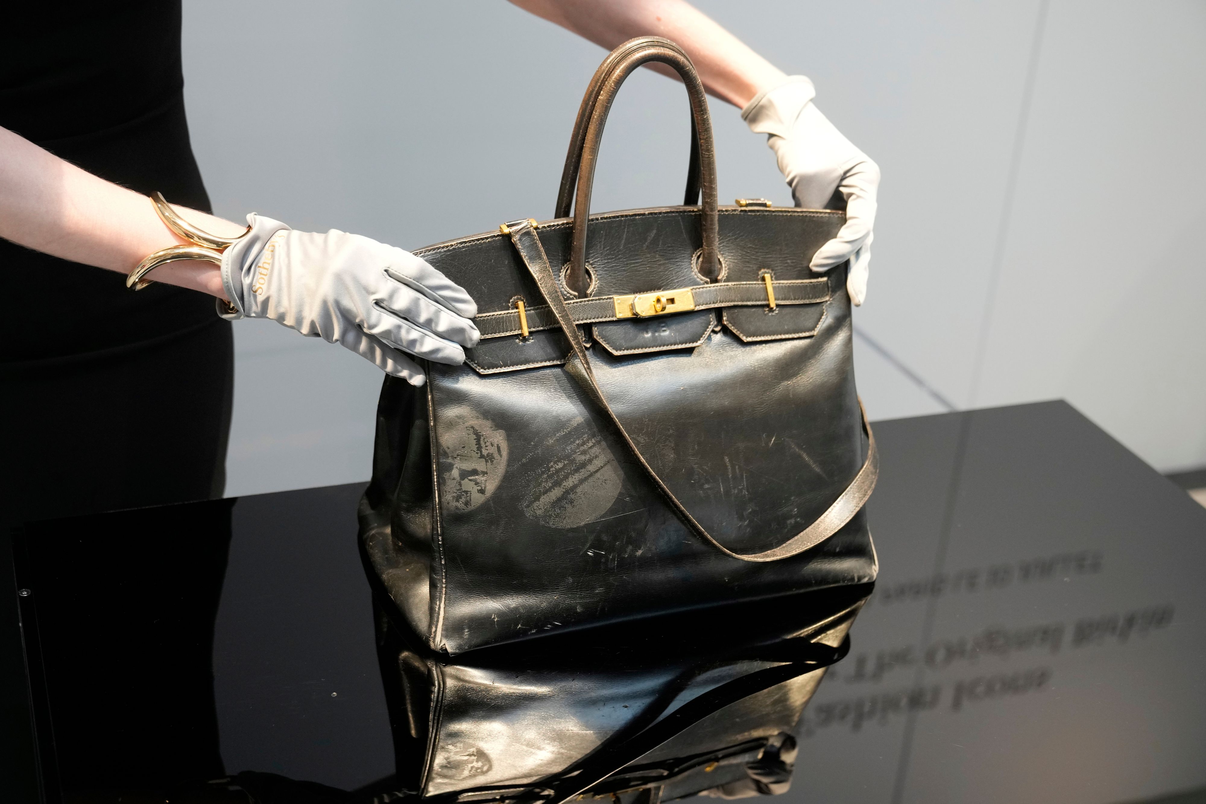 Die teuerste Handtasche der Welt: Die originale Birkin Bag wurde für über 8,6 Millionen Euro versteigert.