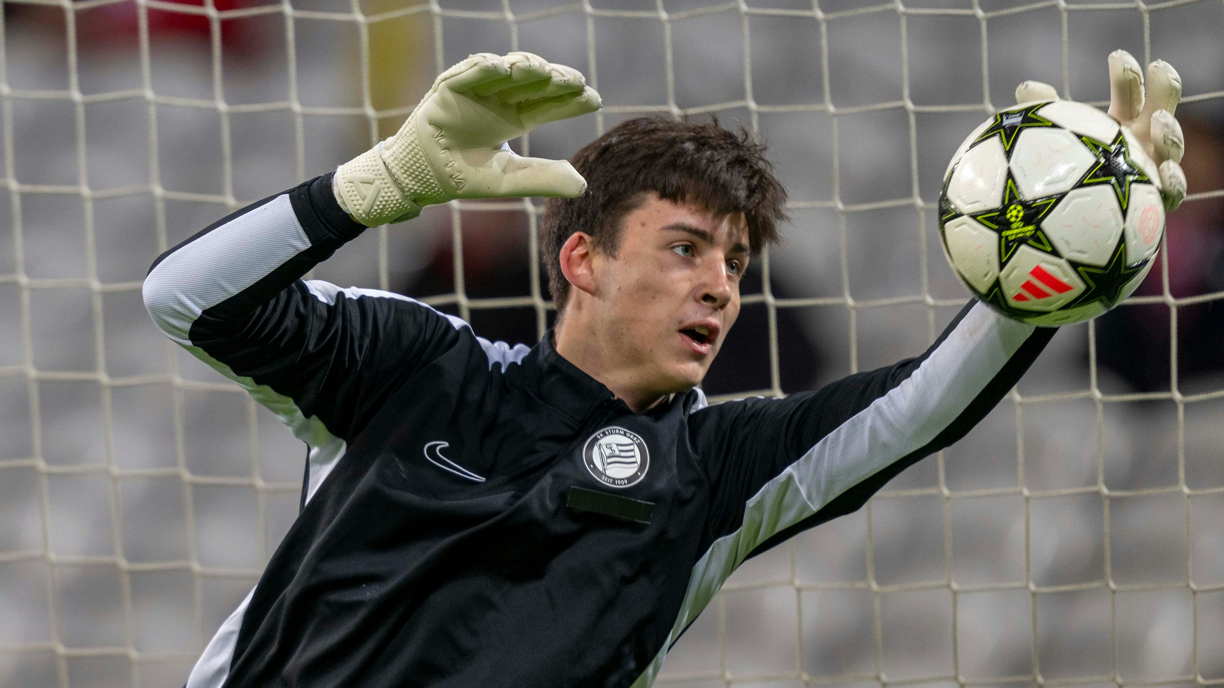 Heute.at - Sturm-Keeper stürzt mit dem Rad und fällt lange aus