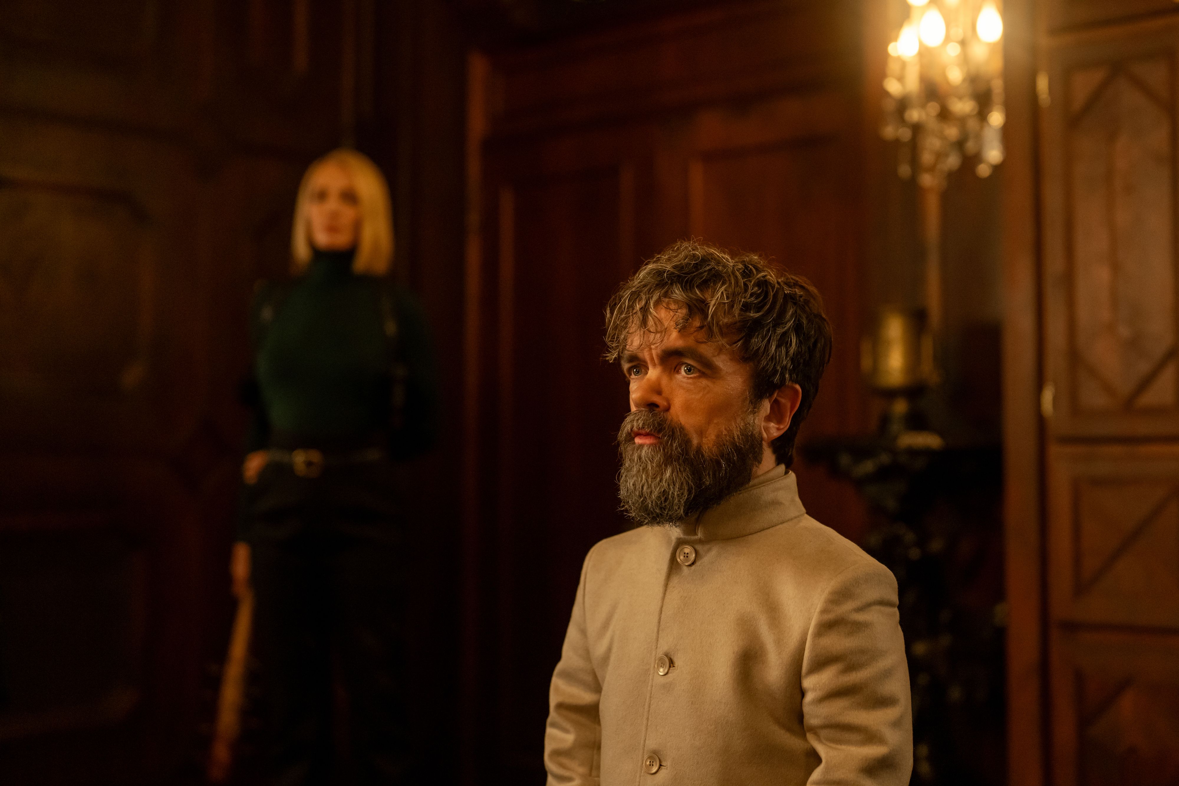 Haben in New York ihr ganz eigenes Ding am Laufen: der Milliardär Leon Prater (Peter Dinklage) und seine Assistentin Charley (Uma Thurman)