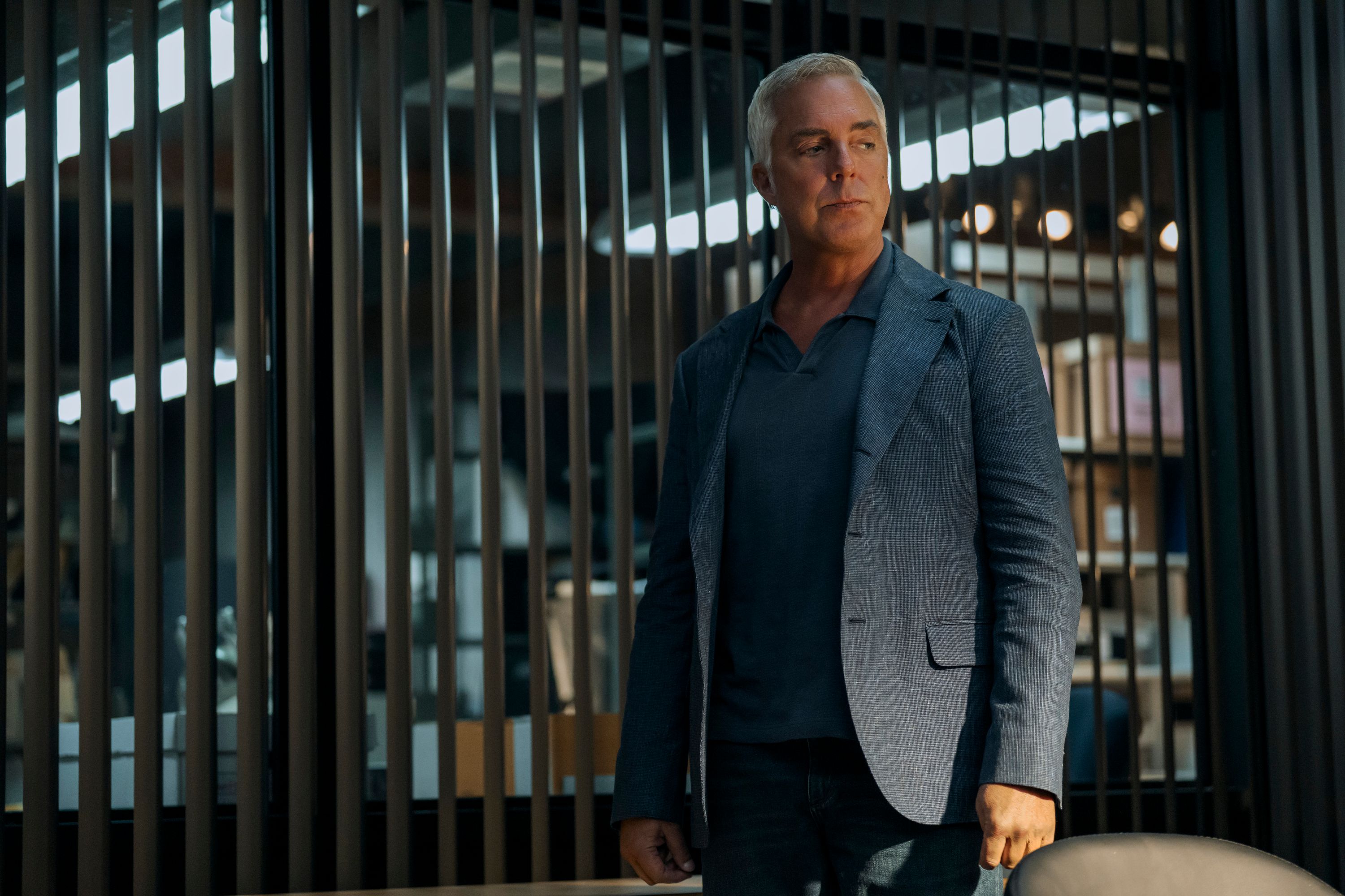 Darf auch in "Ballard" wieder ran, wenn auch nur kurz: LAPD-Detective Harry Bosch (Titus Welliver), der zuvor in insgesamt 10 Staffeln seiner eigenen Serie(n) im Mittelpunkt stand