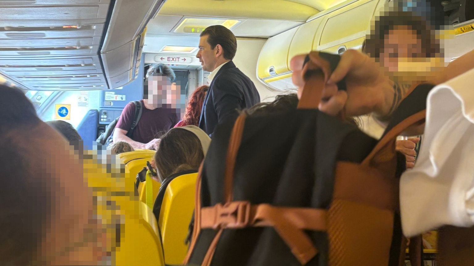 Heute.at - Bella Italia! Ex-Kanzler Kurz jettet im Billig-Flieger