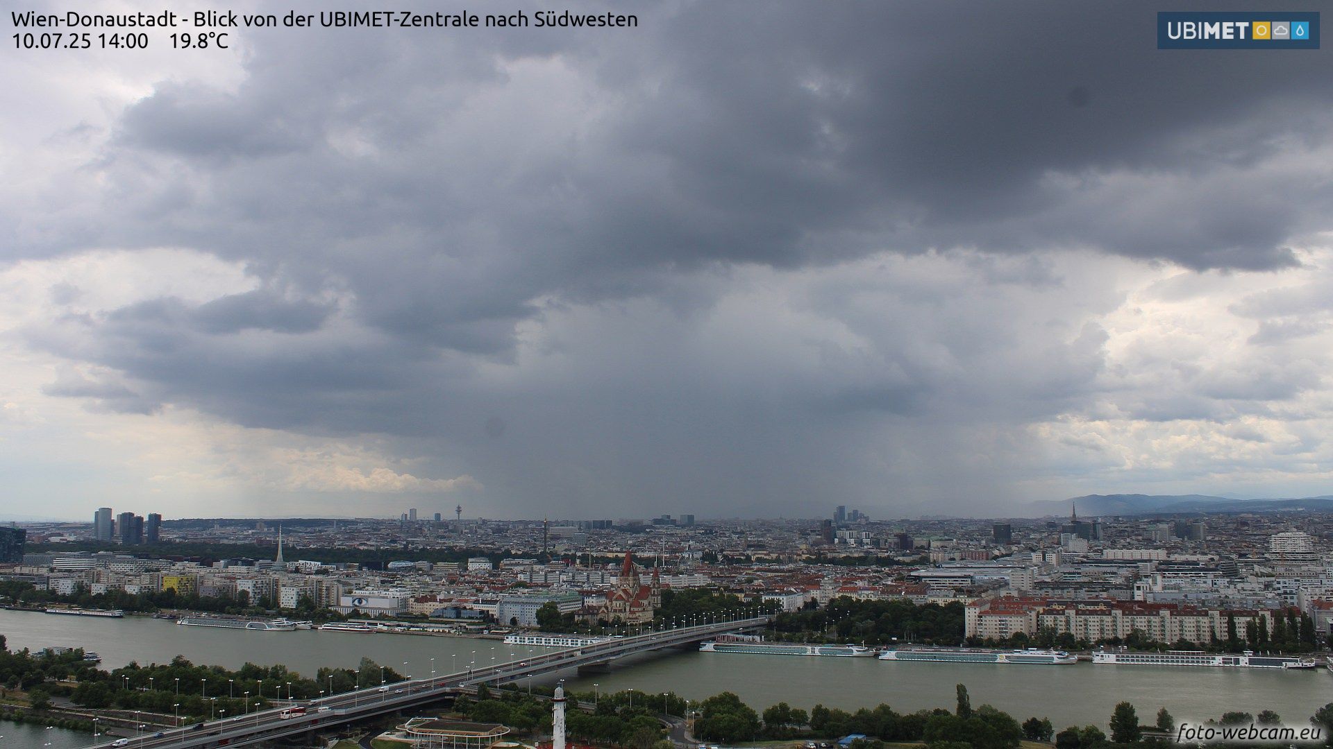 Um 14 Uhr zog ein ordentlicher Regenschauer mitten über Wien hinweg.