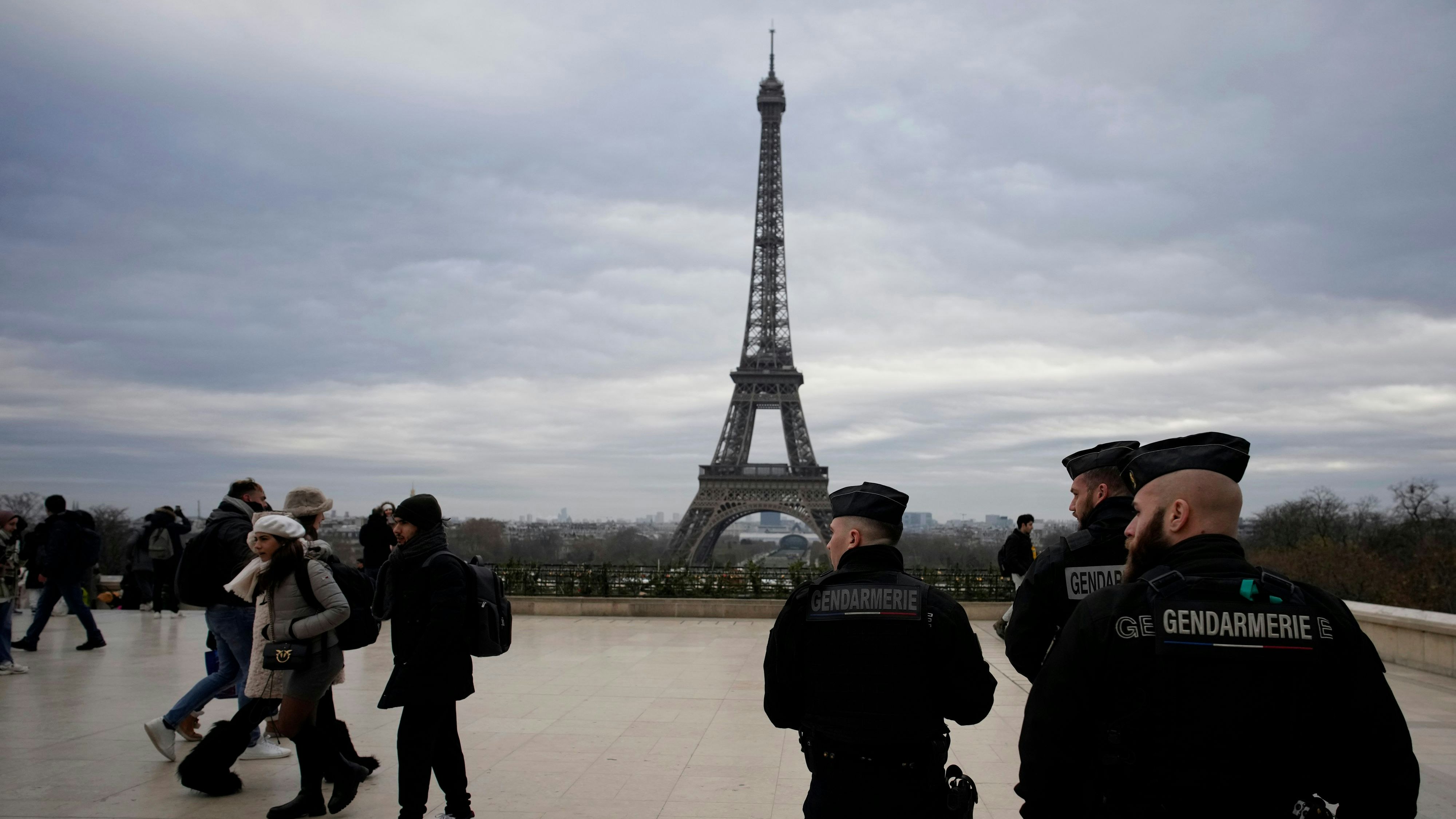 Heute.at - Teenager-Terroristen planten Anschlag auf Eiffelturm