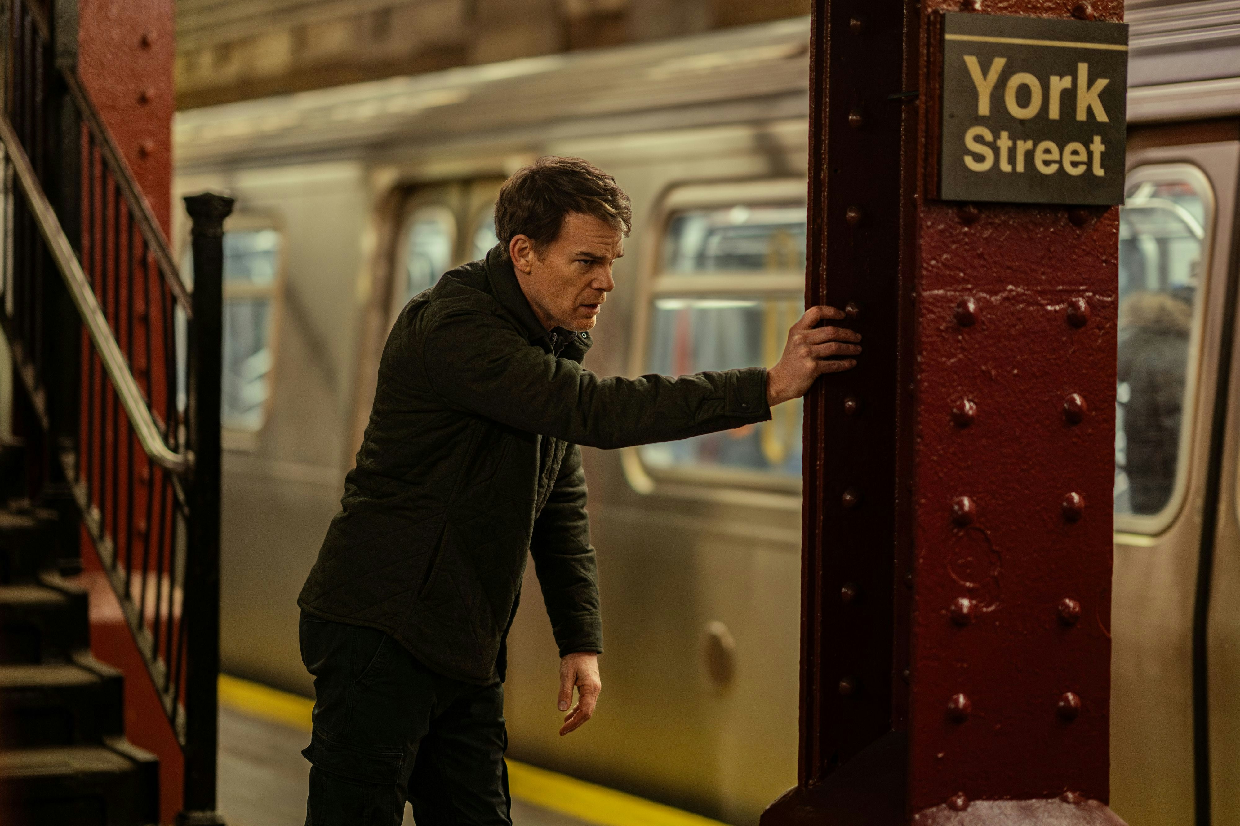 Hat seine Wirkungsstätte in den "Sündenpfuhl"&nbsp;New York verlegt: Dexter Morgan (Michael C. Hall)&nbsp;in "Dexter: Wiedererwachen" auf Paramount+