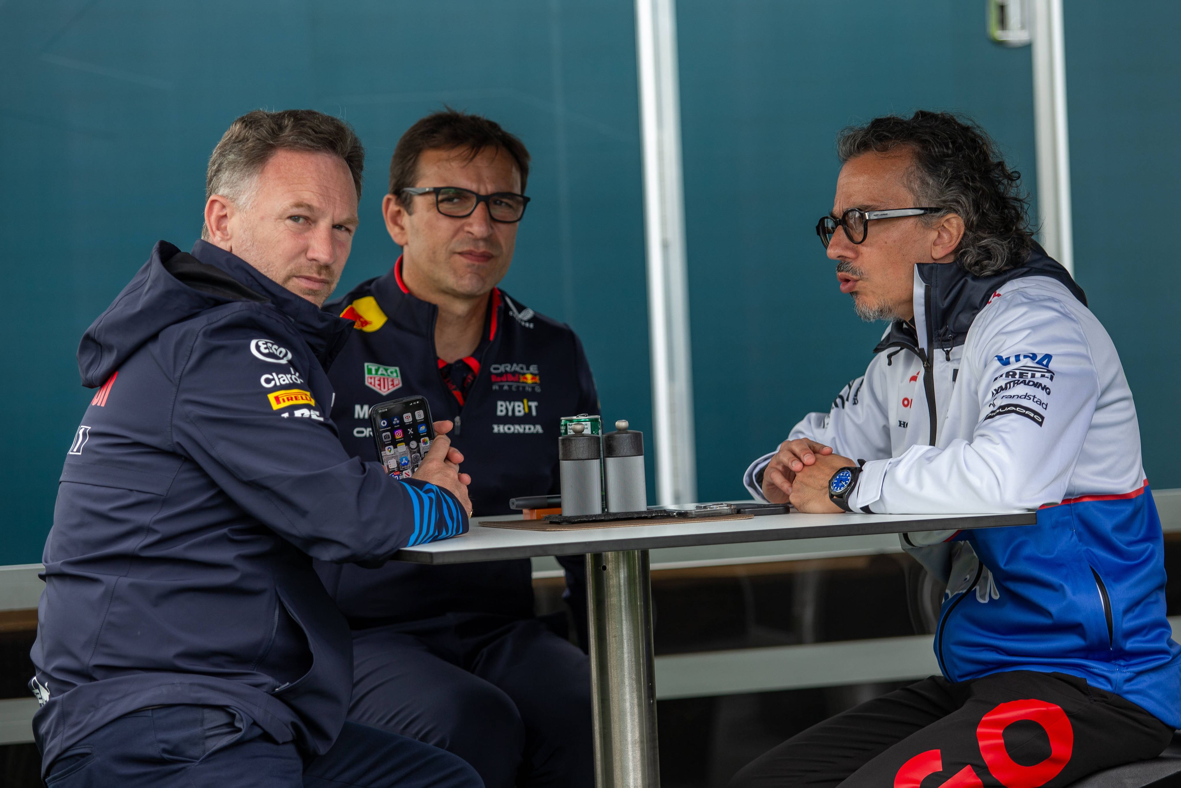 Laurent Mekies (r.) lobt seinen Vorgänger Christian Horner (l.)