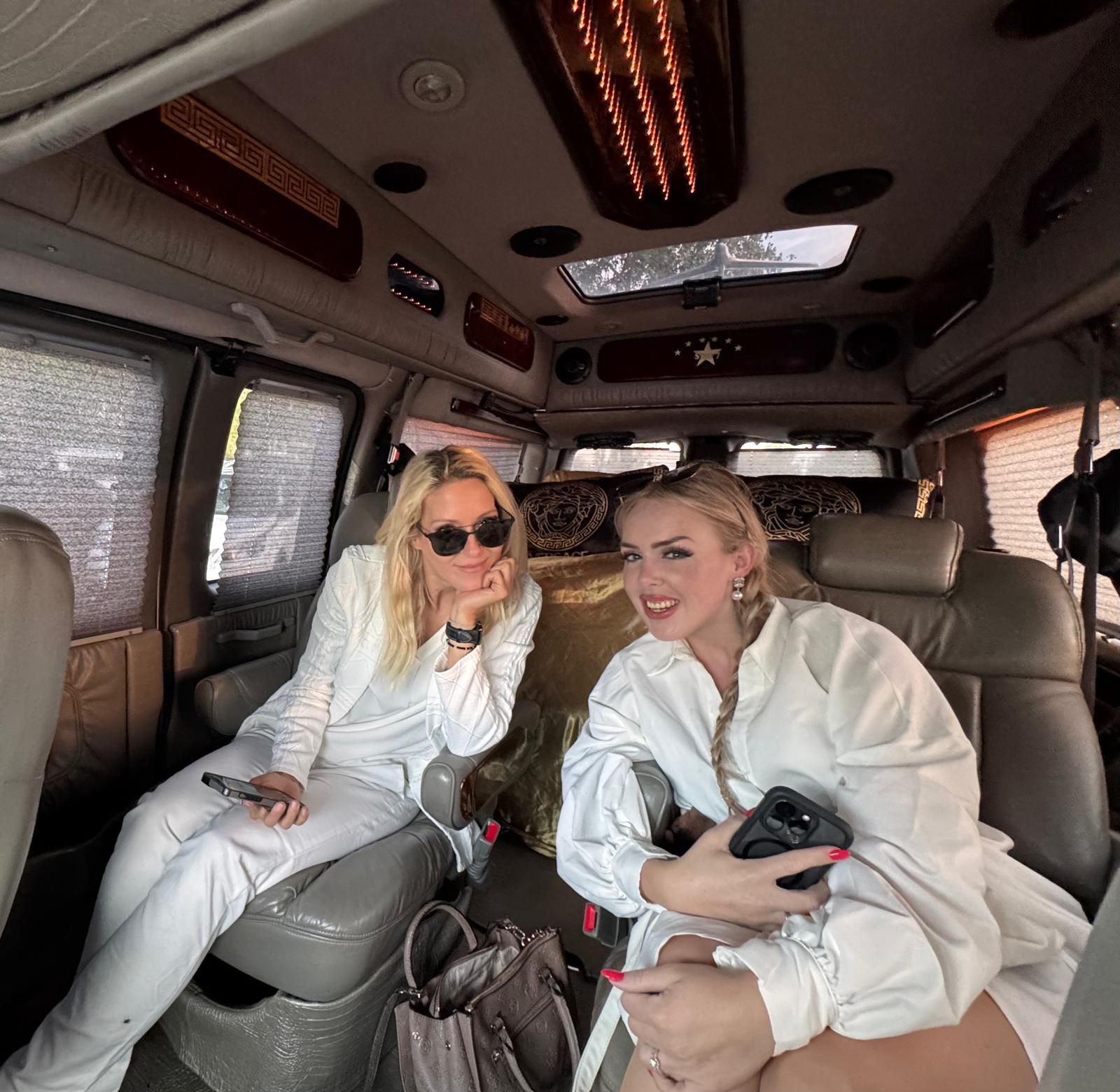 Simone Lugner reiste mit ihrer Mama, 