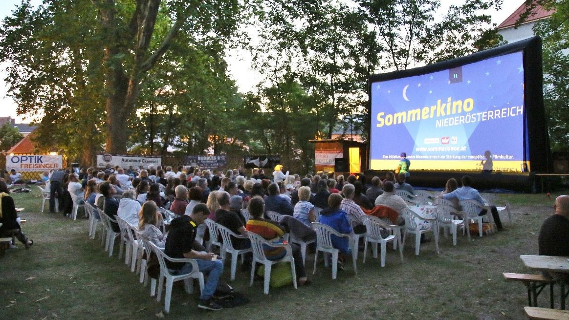 Heute.at - Autokino vor dem Aus – ab jetzt wird im Park geschaut