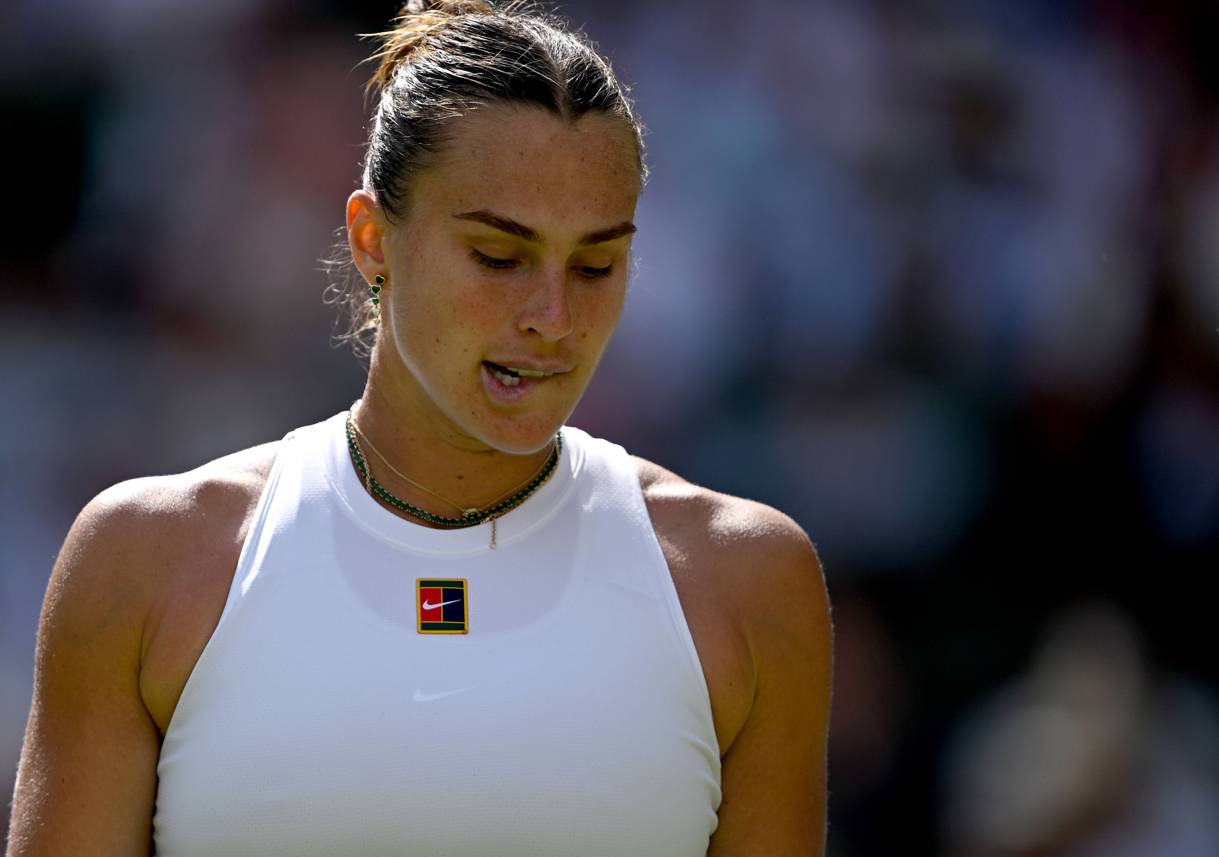 Aryna Sabalenka teilt gegen Amanda Anisimova aus.