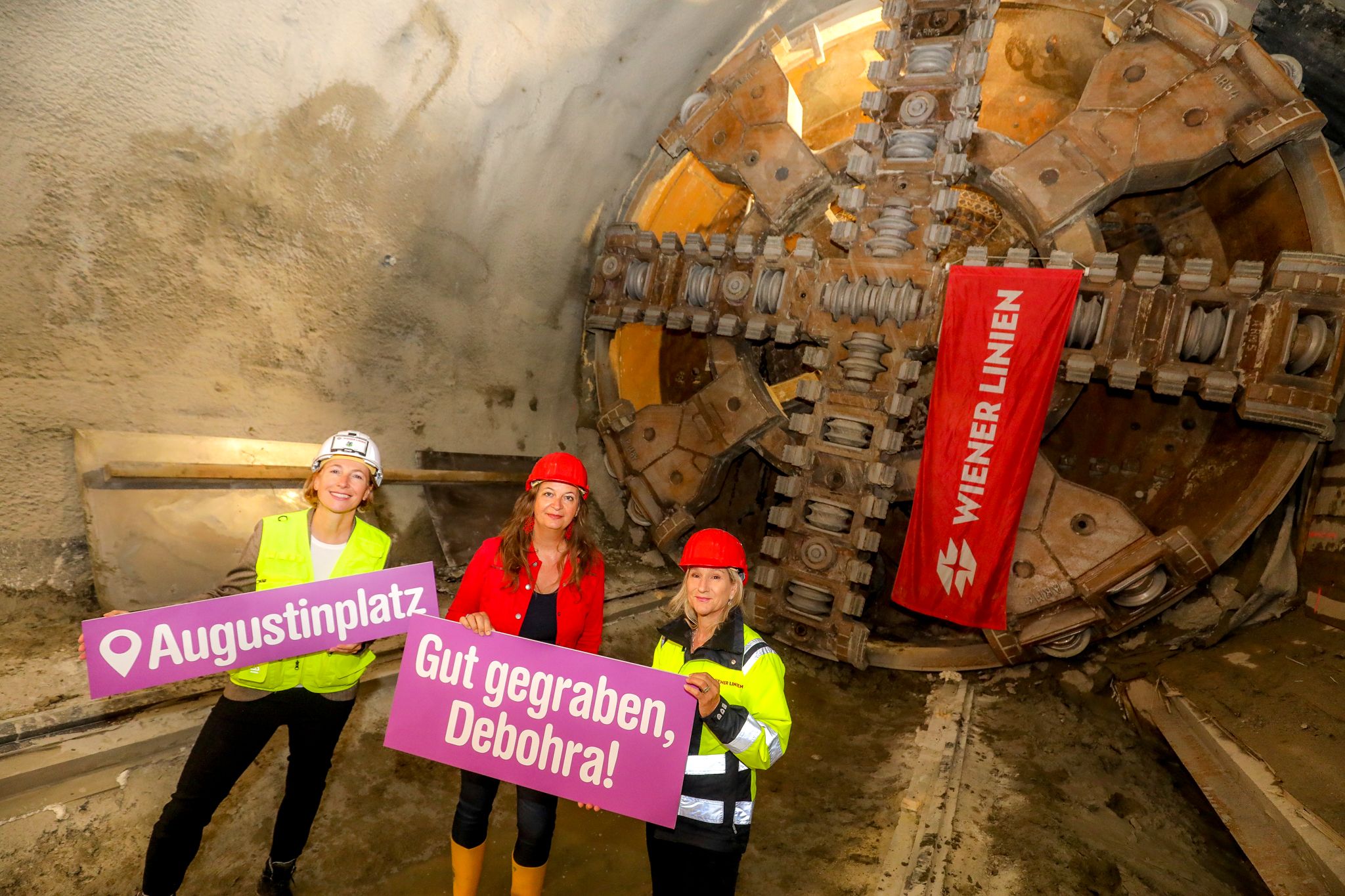 Gudrun Senk, Geschäftsführerin für den technischen Bereich, Wiener Linien; Ulli Sima, Planungs- und Mobilitätsstadträtin; Monika Unterholzner, stellvertretende Generaldirektorin der Wiener Stadtwerke (v.l.)