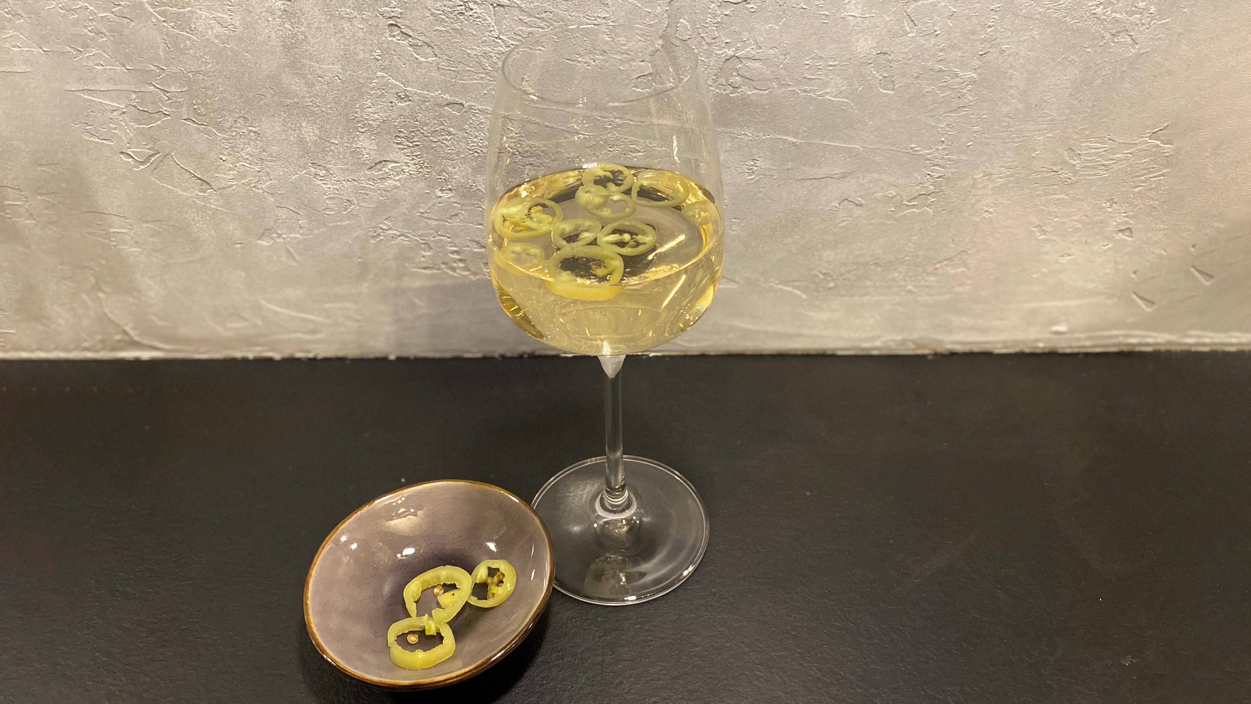 Bei Tiktok wird derzeit Sauvignon Blanc mit gefrorenen Jalapeños kombiniert.