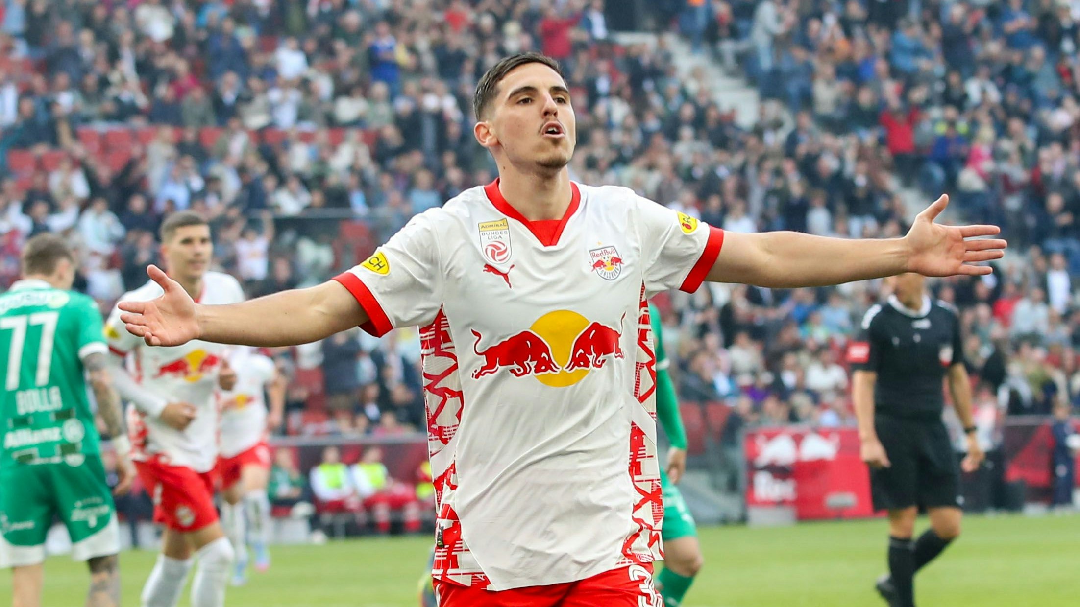SALZBURG,AUSTRIA,24.MAY.25 - SOCCER - ADMIRAL Bundesliga, championship group, Red Bull Salzburg vs SK Rapid Wien. Image shows the rejoicing of Oscar Gloukh (RBS). Photo: GEPA pictures/ Mathias Mandl