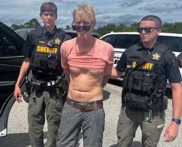 Download von www.picturedesk.com am 11.07.2025 (15:31).  *** SERVICEBILD *** (FILES) In this handout image released on September 16, 2024 by the Martin County Sheriff's Offfice shows Ryan Wesley Routh following his arrest in Martin County, Florida, on September 15. The gunman accused of planning to kill Donald Trump at his Florida golf course was indicted September 24, 2024 on three additional counts, including attempted assassination of a major presidential candidate, the US Department of Justice announced. (Photo by HANDOUT / MARTIN COUNTY SHERIFF'S OFFICE / AFP) / RESTRICTED TO EDITORIAL USE - MANDATORY CREDIT "AFP PHOTO / MARTIN COUNTY SHERIFF'S OFFICE " - NO MARKETING NO ADVERTISING CAMPAIGNS - DISTRIBUTED AS A SERVICE TO CLIENTS - 20240916_PD19263 - Rechteinfo: Servicebild (SB) Bei diesem Bild ist PictureDesk ausschließlich technischer Dienstleister und stellt eine technische Bearbeitungsgebühr in Rechnung. PictureDesk ist weder Urheber noch Rechteinhaber. Die Nutzung liegt in alleiniger Verantwortung des Kunden. Nur für redaktionelle Nutzung! Werbliche Nutzung erfordert Freigabe: bitte schicken Sie uns eine Anfrage.