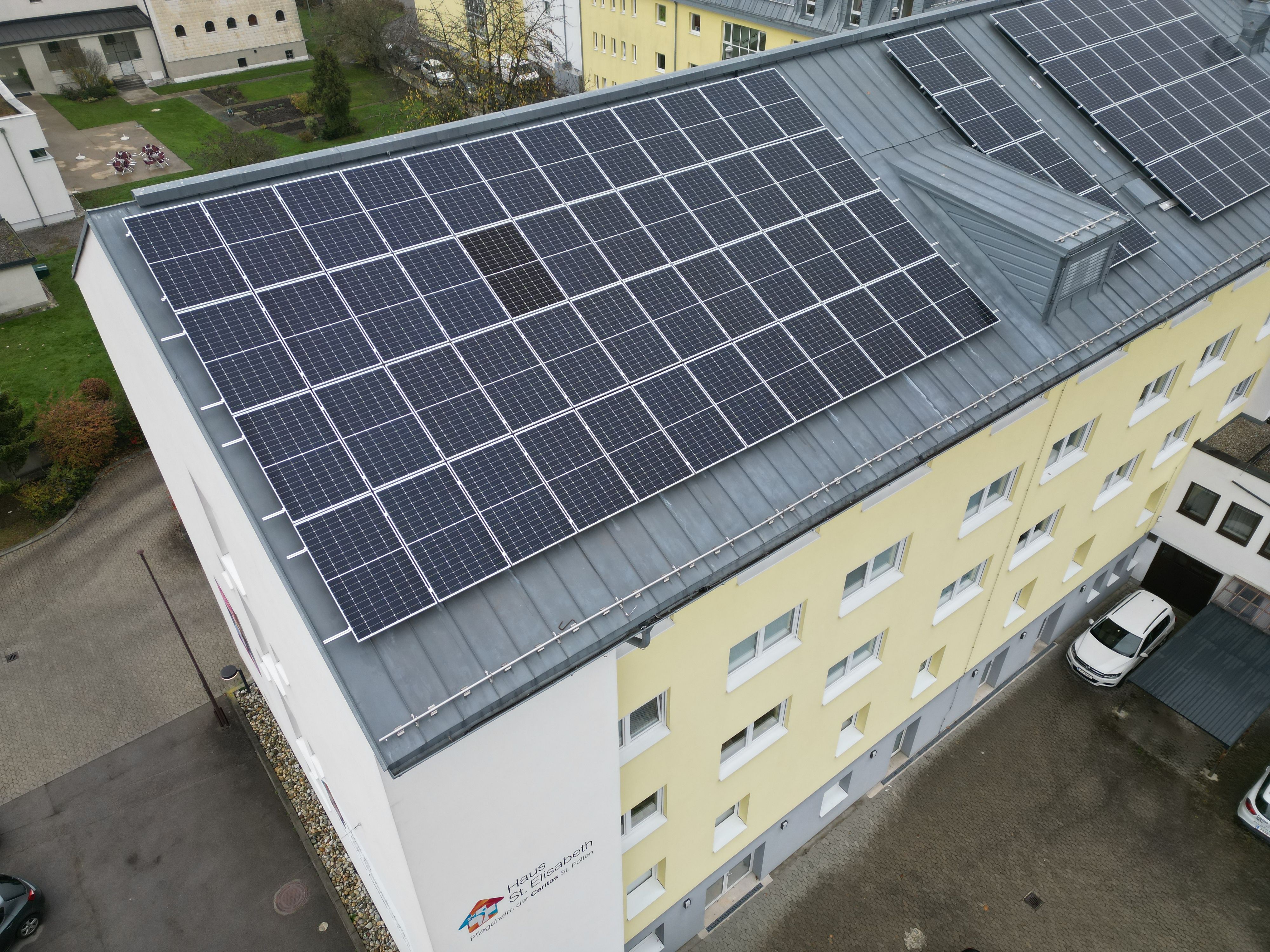 Die Photovoltaikanlage beim Caritas Pflegeheim Haus St. Elisabeth in St. Pölten.