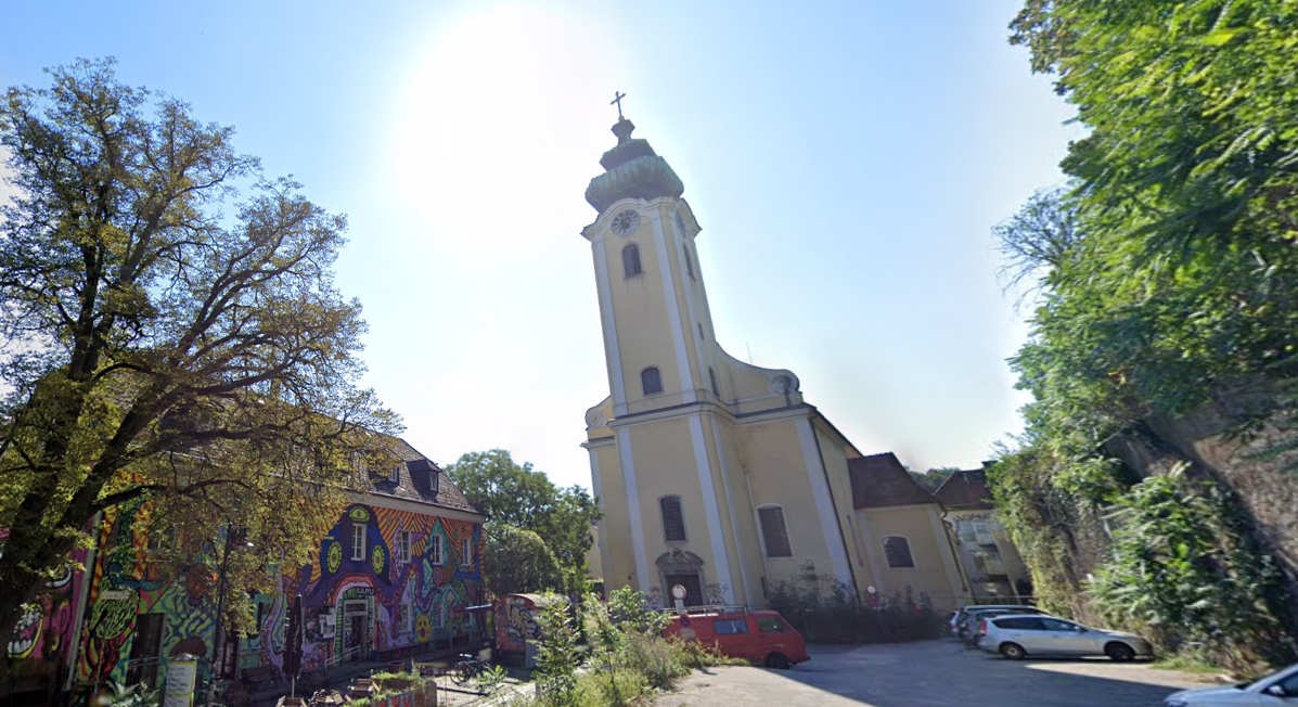 Die mutmaßlichen Täter sollen gewaltsam in die Gruft der Pfarre eingedrungen sein.