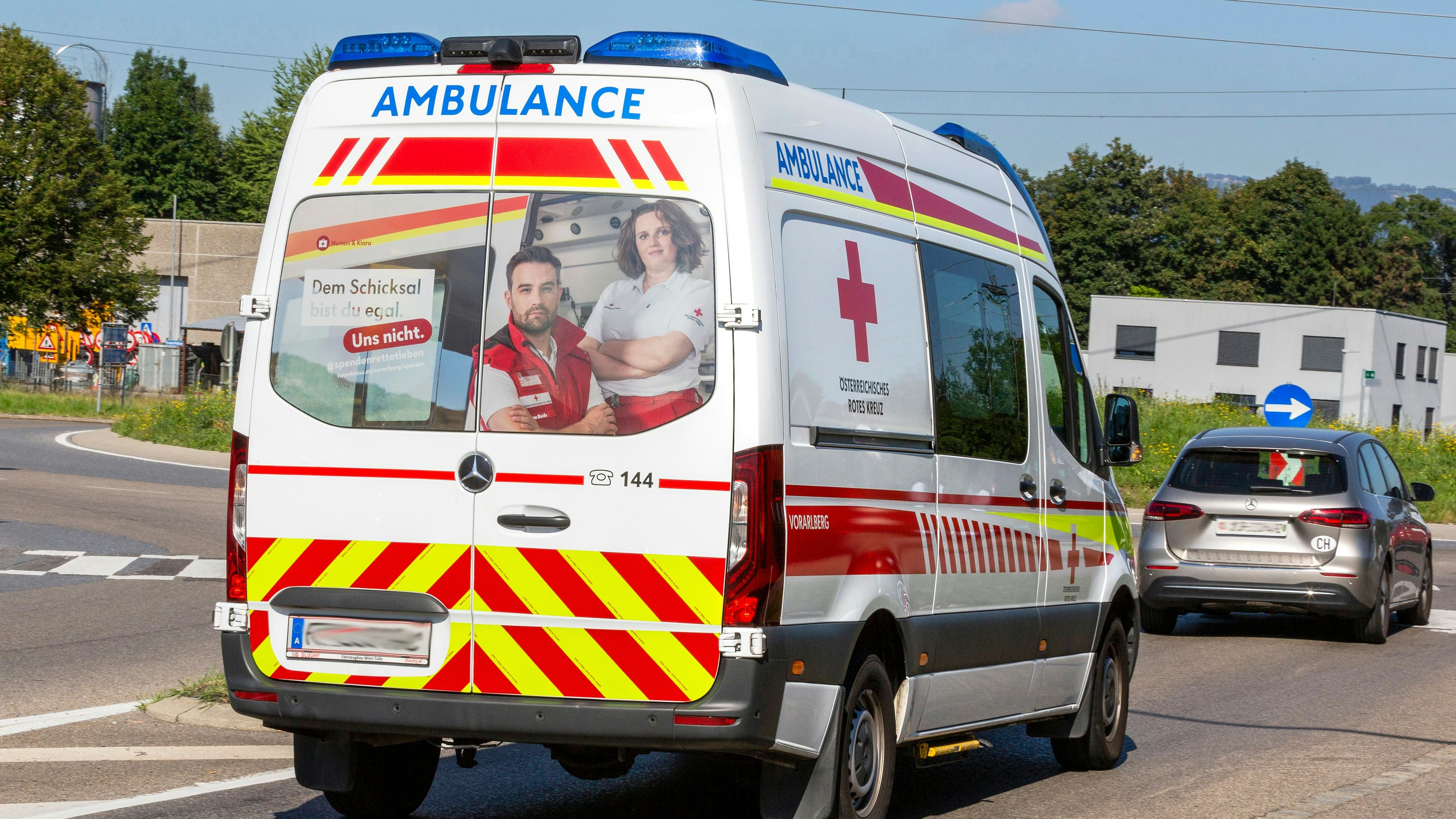 Heute.at - Kind (9) von Pkw erfasst – schwer verletzt