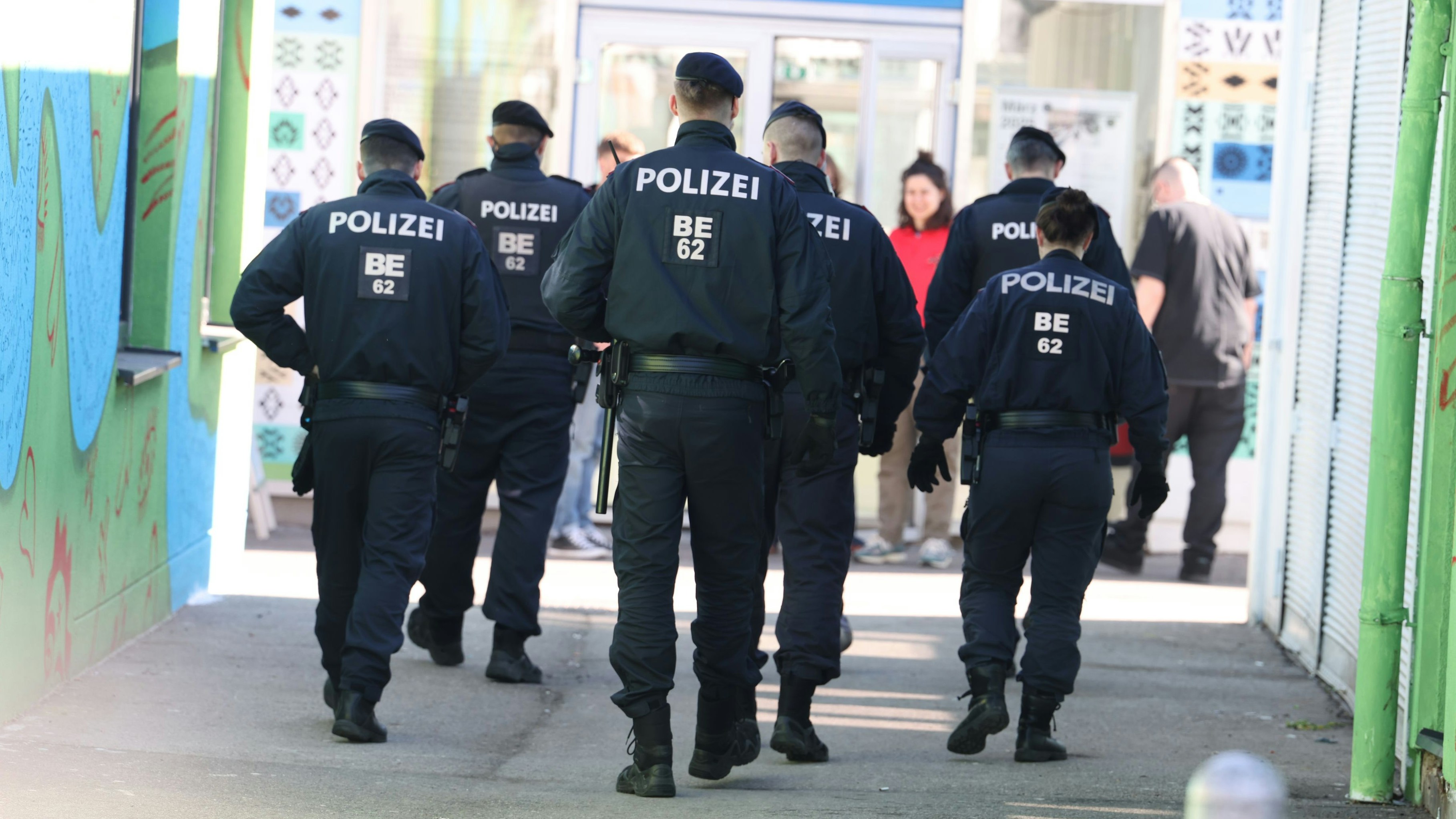Heute.at - 17-Jähriger belästigt Pärchen – dann sticht er zu