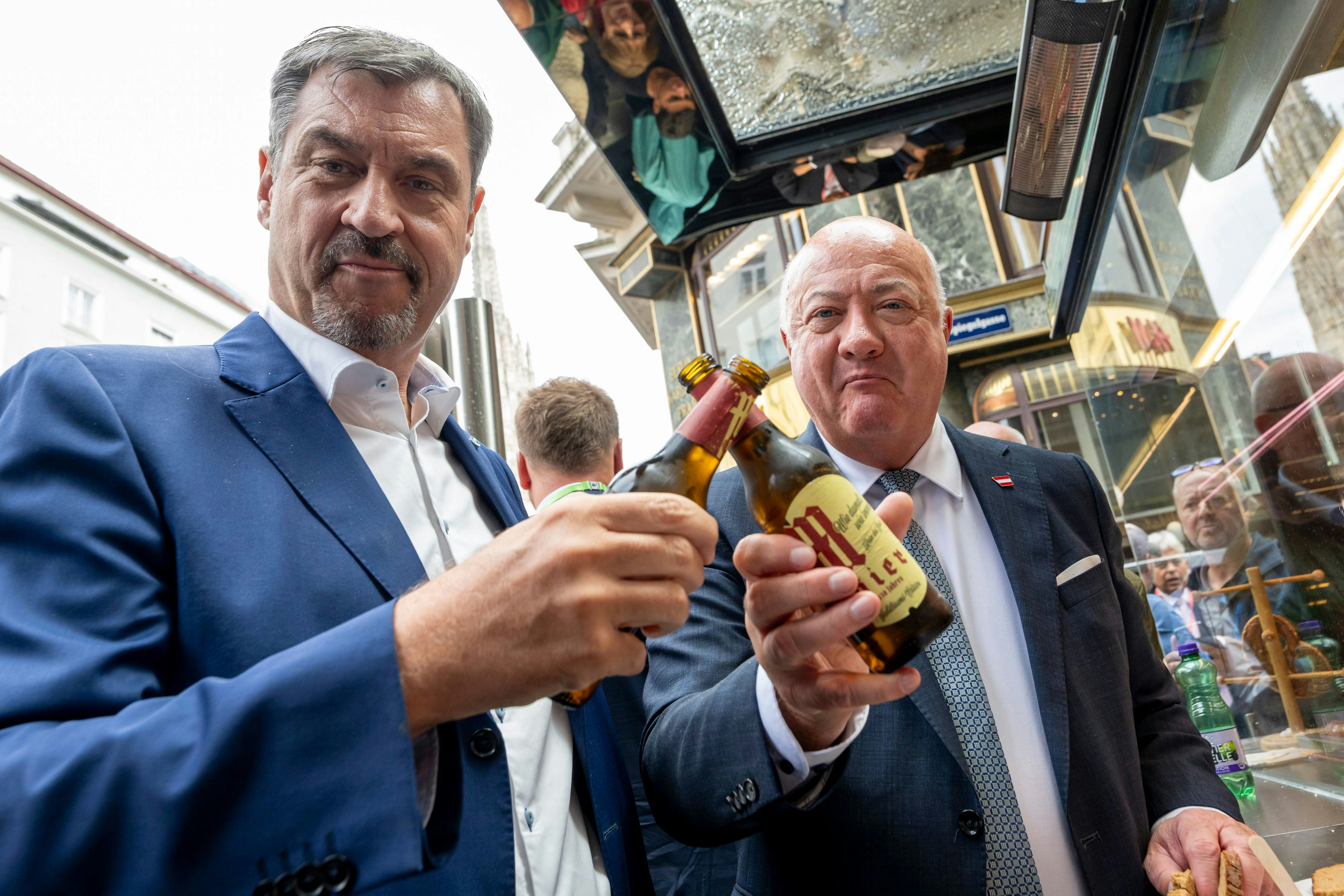 Christian Stocker war mit Markus Söder, Bayerns Antwort auf Dschinghis Khan, am Würstelstand biaschtln