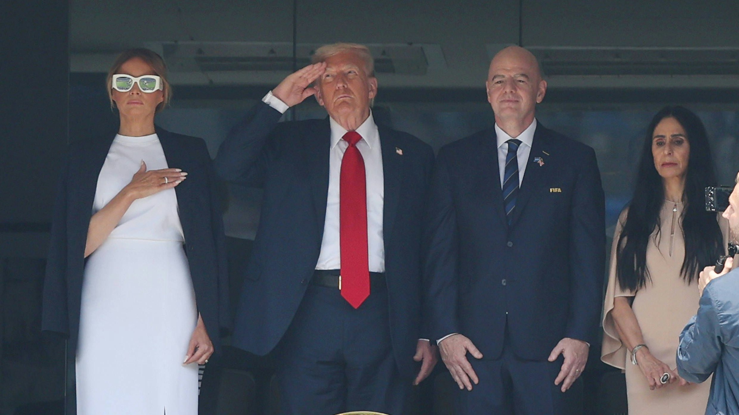 Heute.at - Trump mit skurriler Geste bei Finale der Klub-WM
