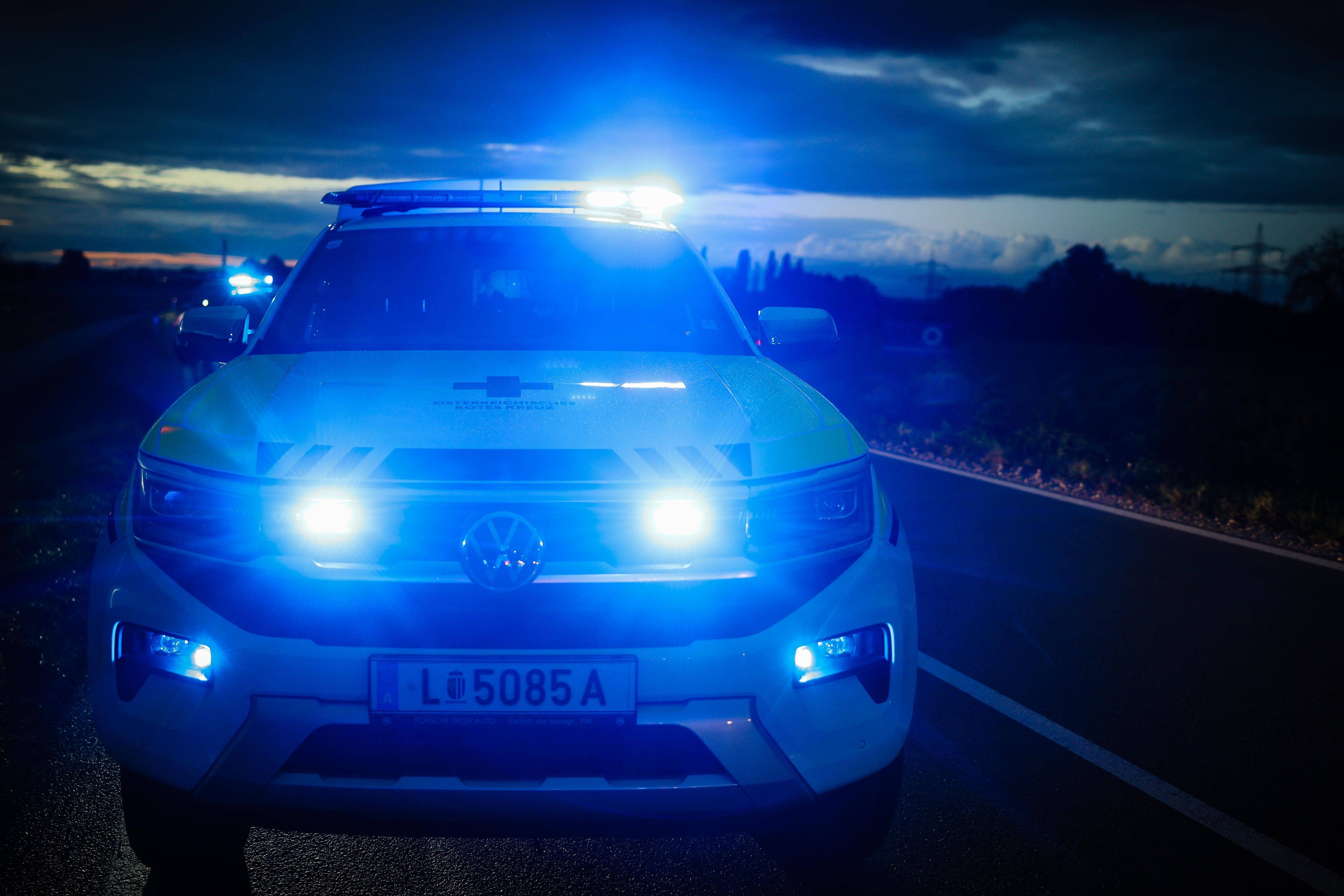 Bei einem Unfall in Sardninien sterben am Sonntag zwei junge Männer – zwei Österreicherinnen wurden verletzt.