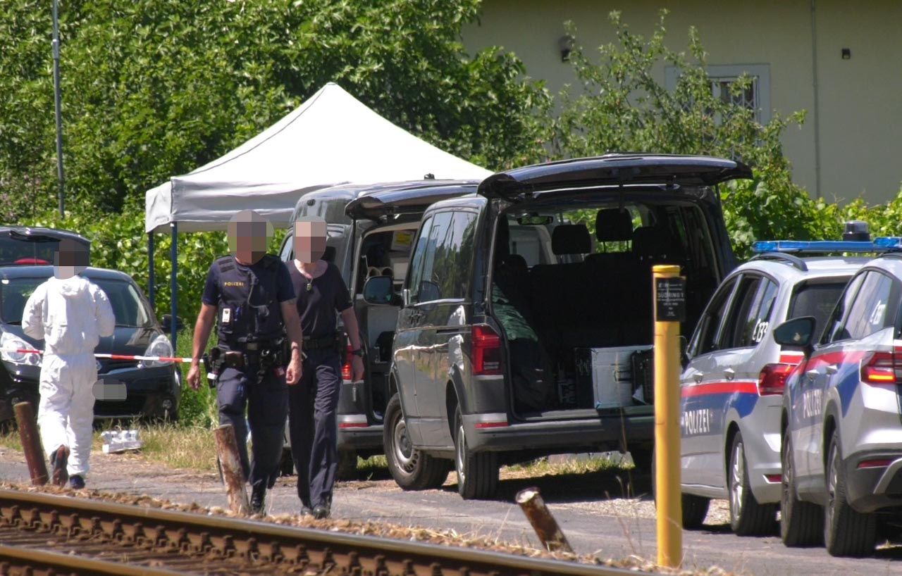 Bluttat mit zwei Toten: Die Kripo ermittelt.