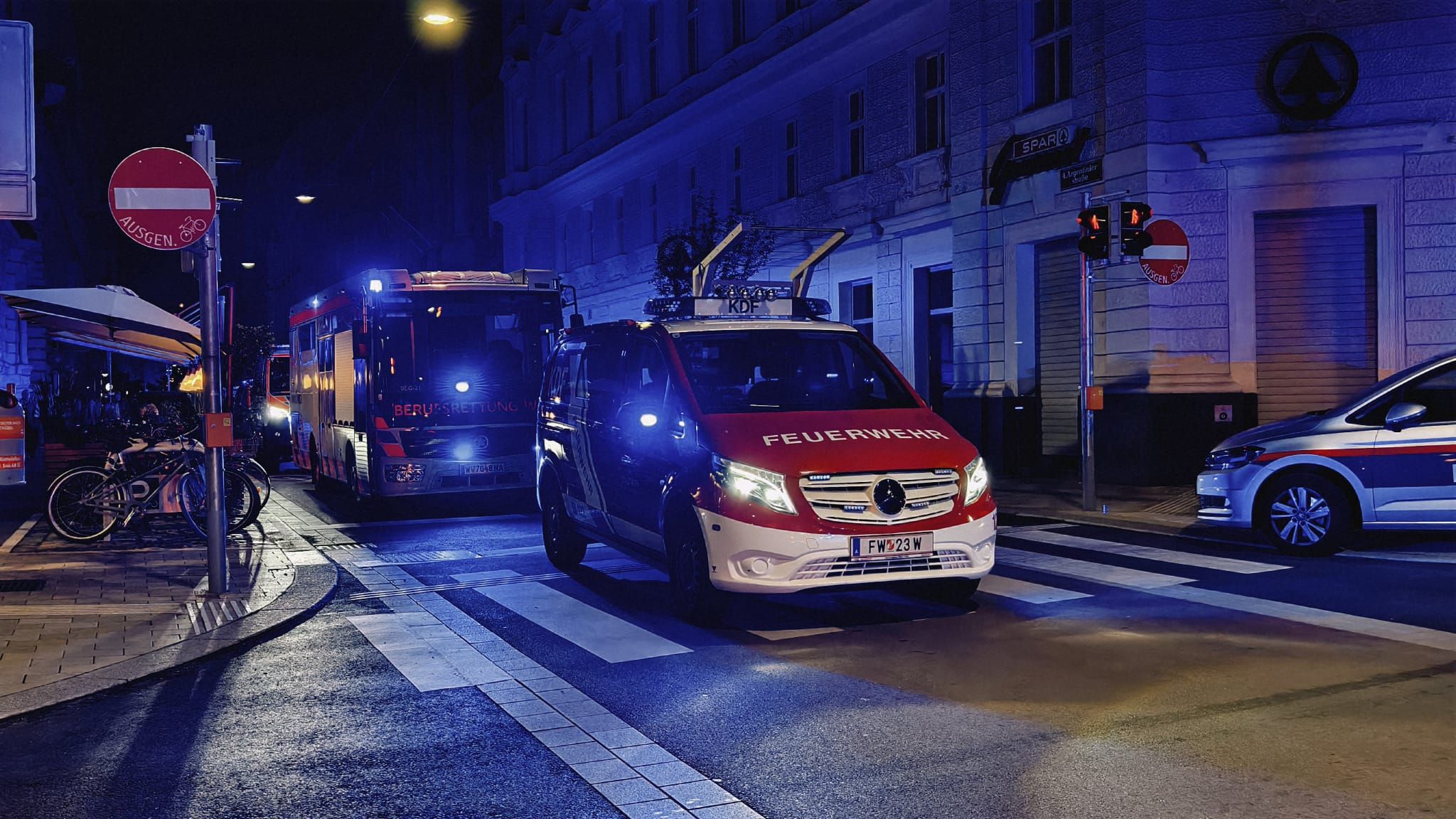 Großeinsatz für Feuerwehr, Rettung und Polizei (Symbolbild)