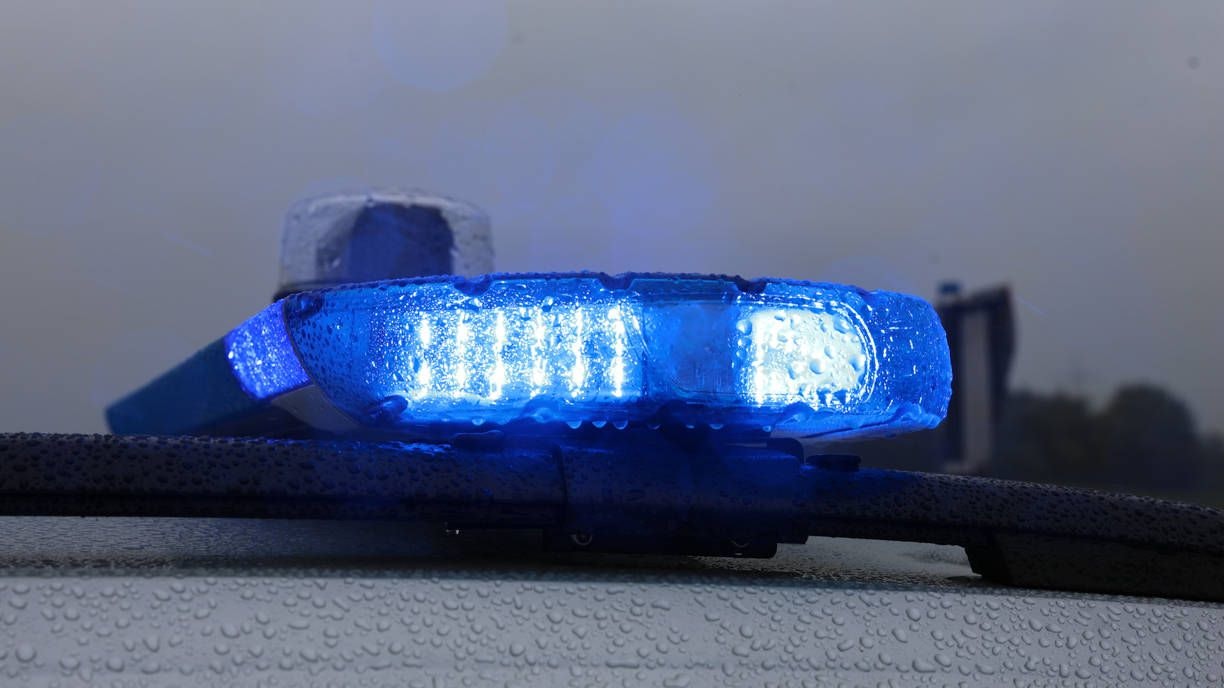 Heute.at - Frau liegt mit mutiplen Knochenbrüchen auf Donauinsel