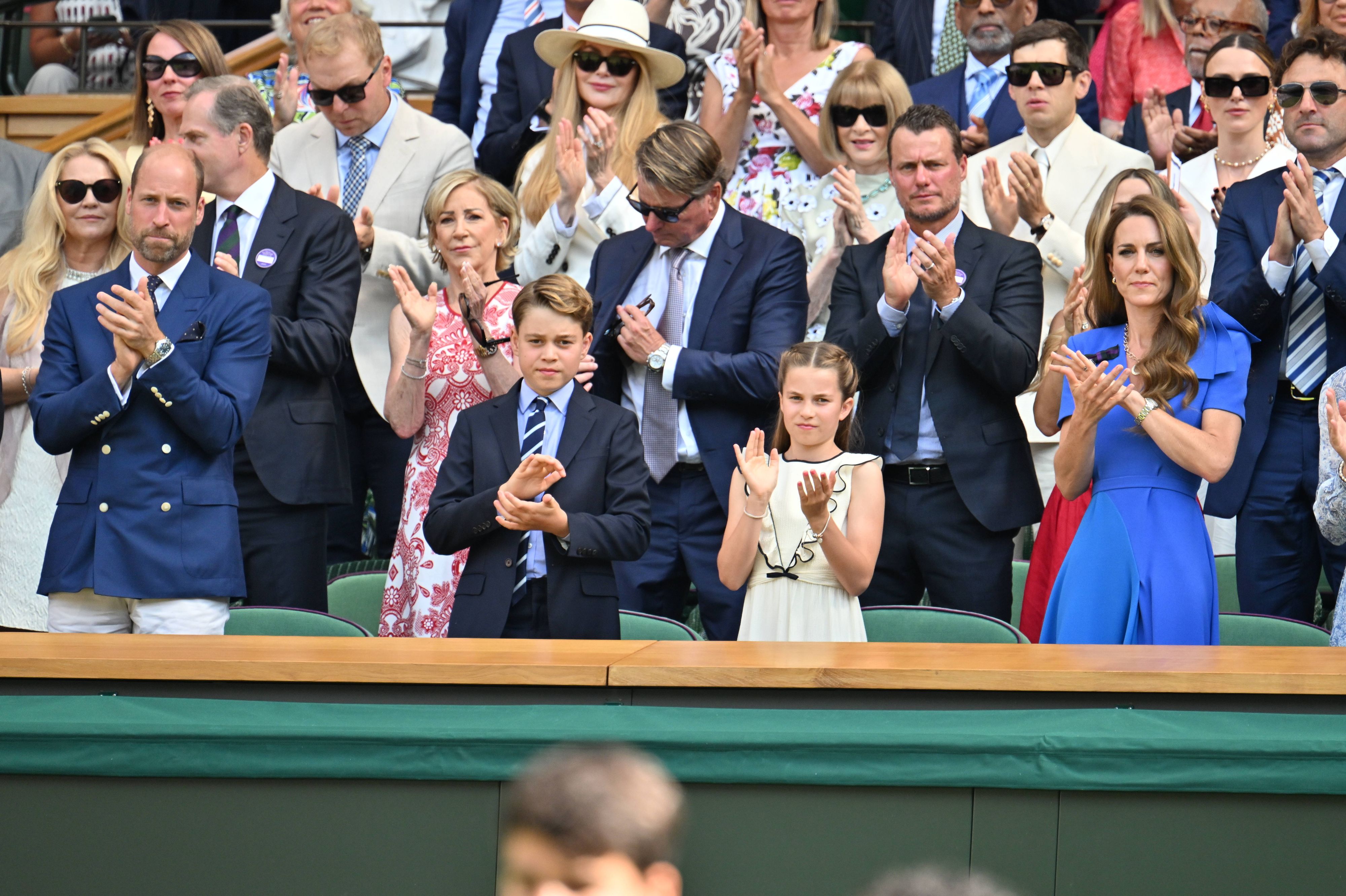 Royales Quartett auf der Ehrentribüne in Wimbledon