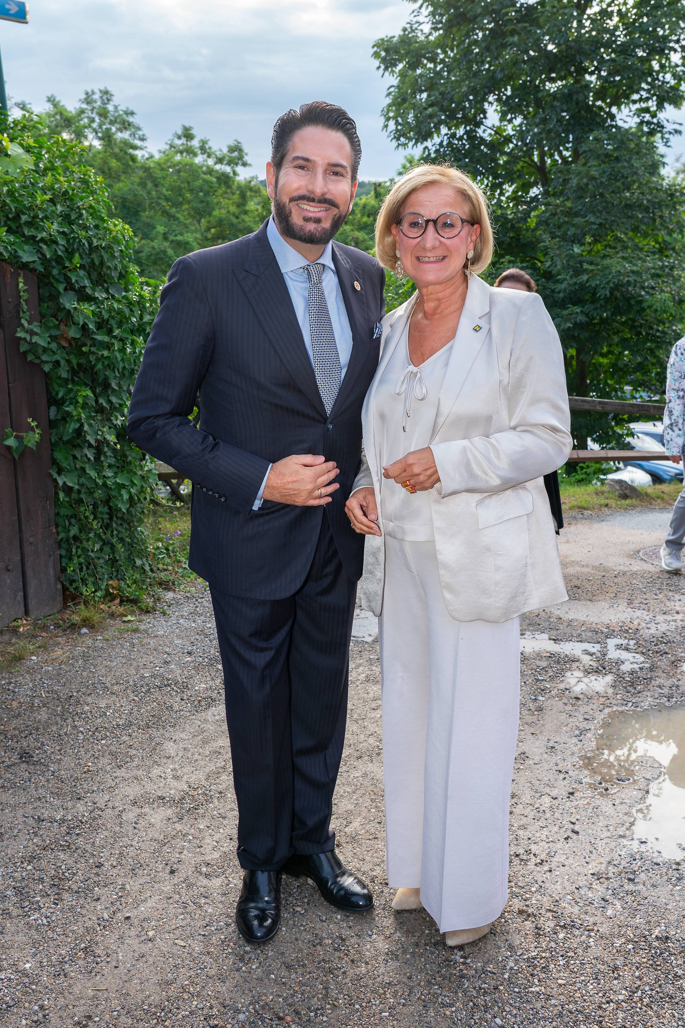 Intendant Clemens Unterreiner begrüßte Landeshauptfrau Johanna Mikl-Leitner bei der 