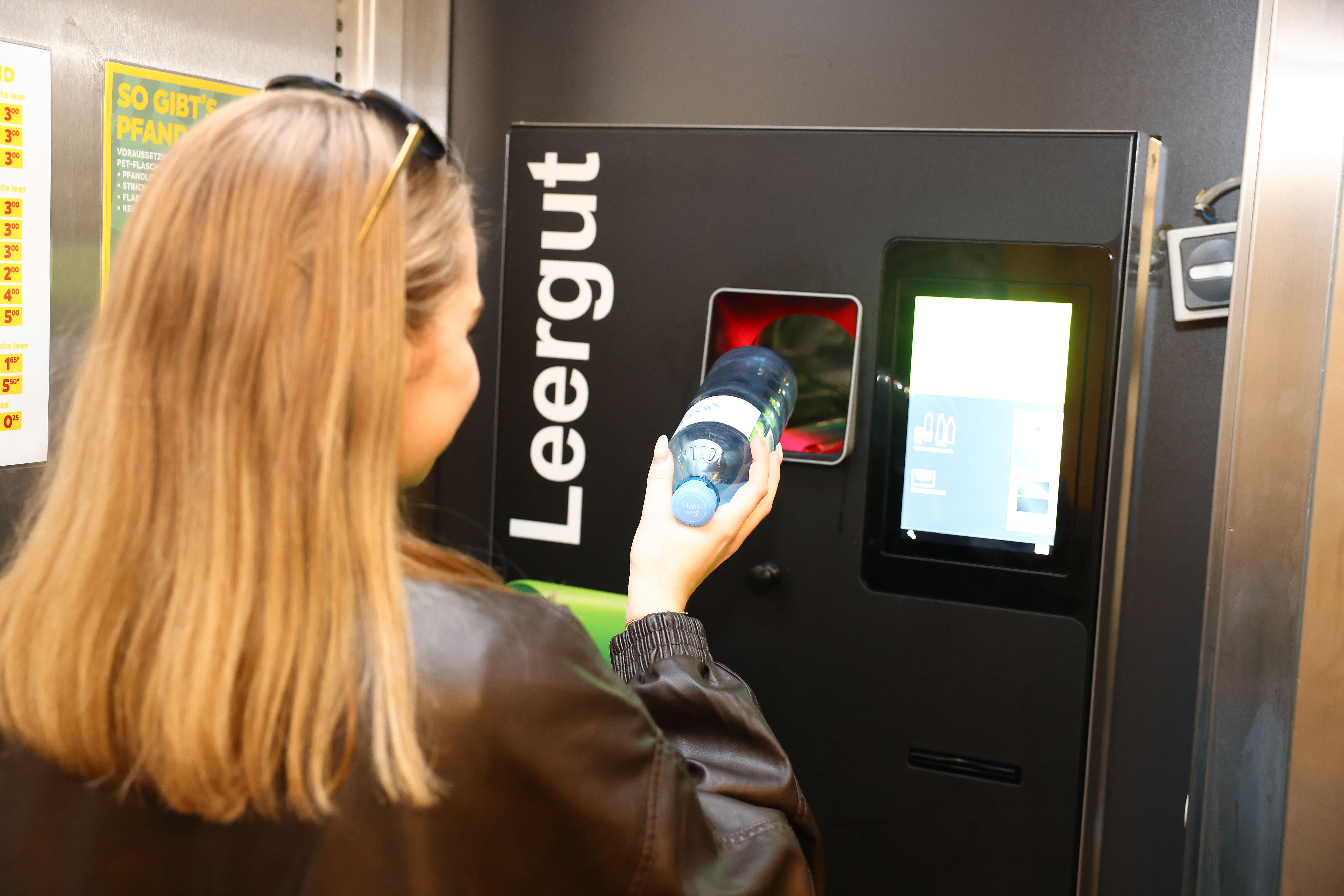 Viele fragen sich, was mit den gesammelten PET-Flaschen passiert.