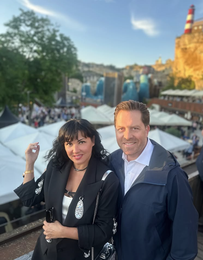 Opernstar Anna Netrebko besuchte Intendant Daniel Serafi im Steinbruch in St. Margarethen. 