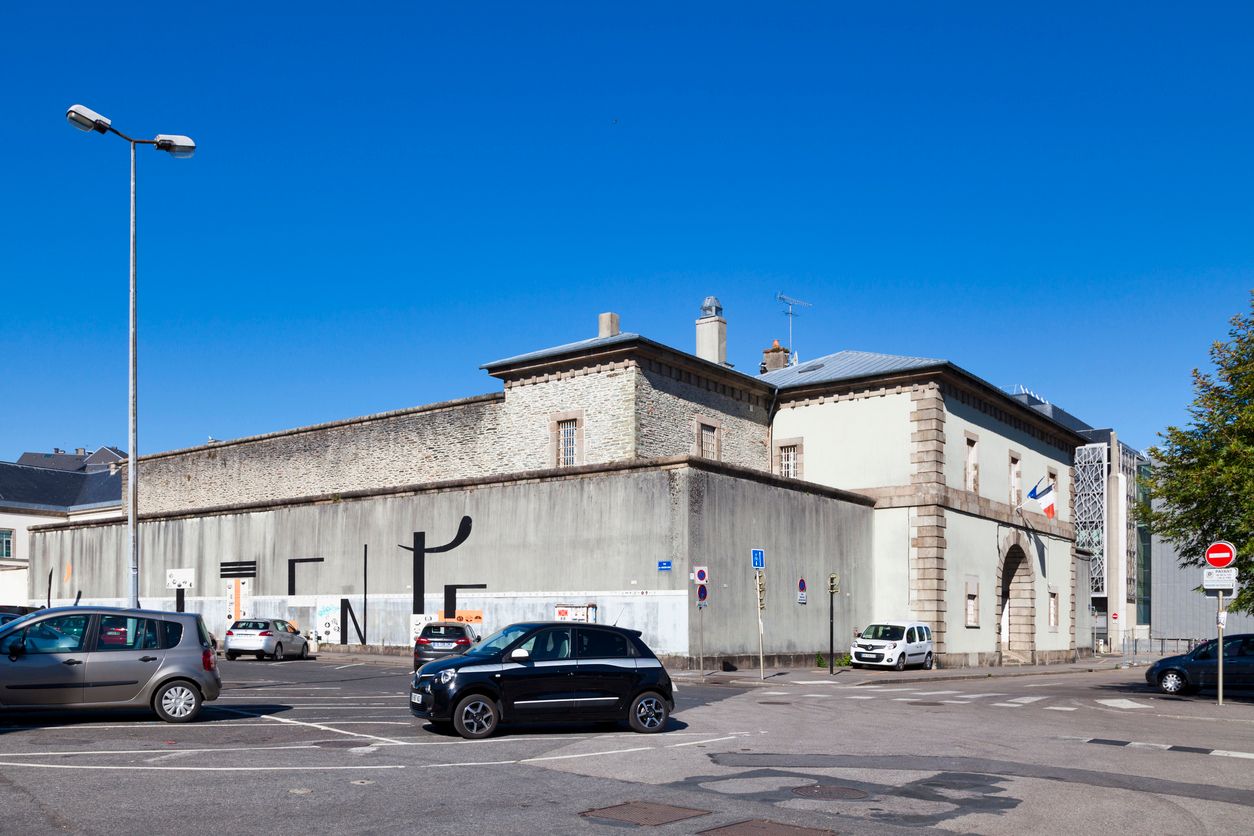 Letztlich wurde der Insasse abermals gefasst.