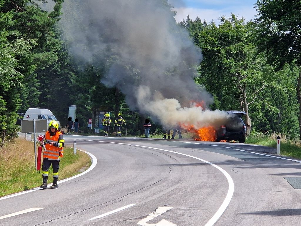Am Sonttag kam es in der Steiermark zu einem Autobrand.