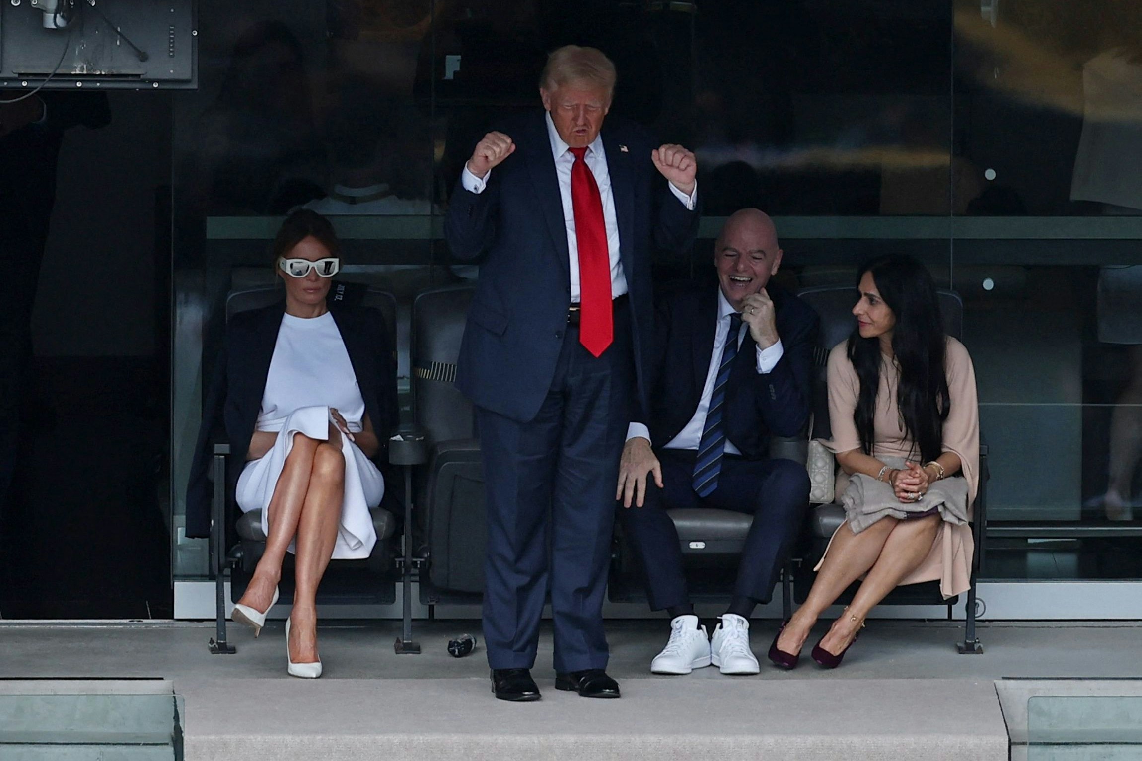 Trump mit Melania, FIFA-Präsident Gianni Infantino and dessen Frau Leena Al Ashqar beim Finale der Klub-WM in den USA