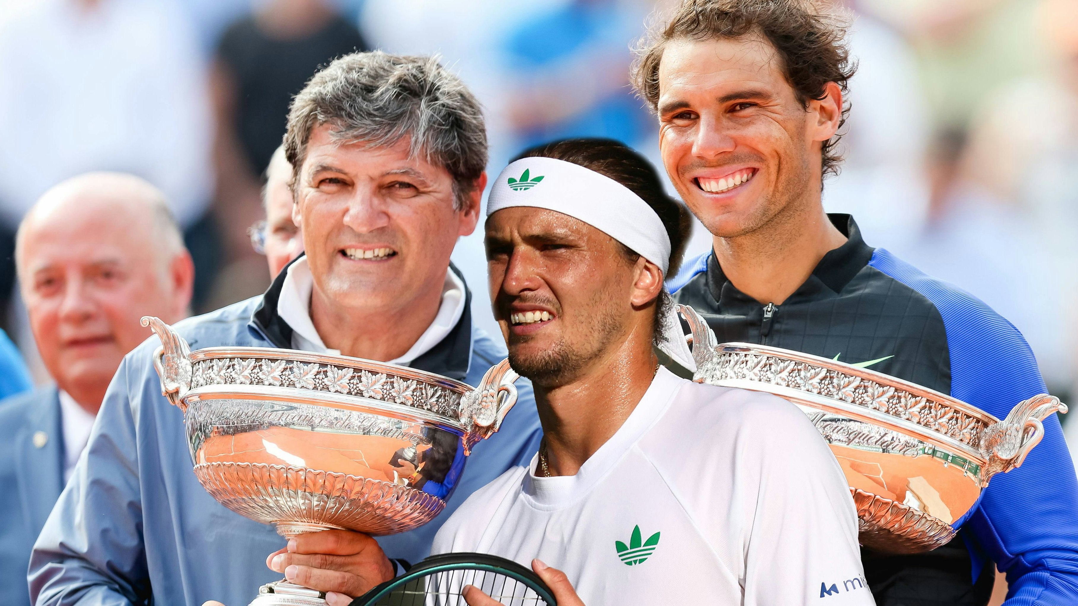 Toni Nadal (l.) im Jahr 2017 mit Neffe Rafael mit dem French-Open-Pokal. Ein Grand-Slam-Titel ist auch das Ziel von Alexander Zverev.