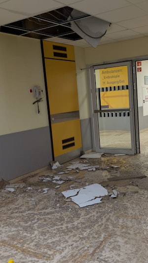 Unwetter in Wiener Neustadt: Gewitter und starke Niederschläge verursachen Überschwemmungen und Schäden. Acht Feuerwehren im Dauereinsatz.