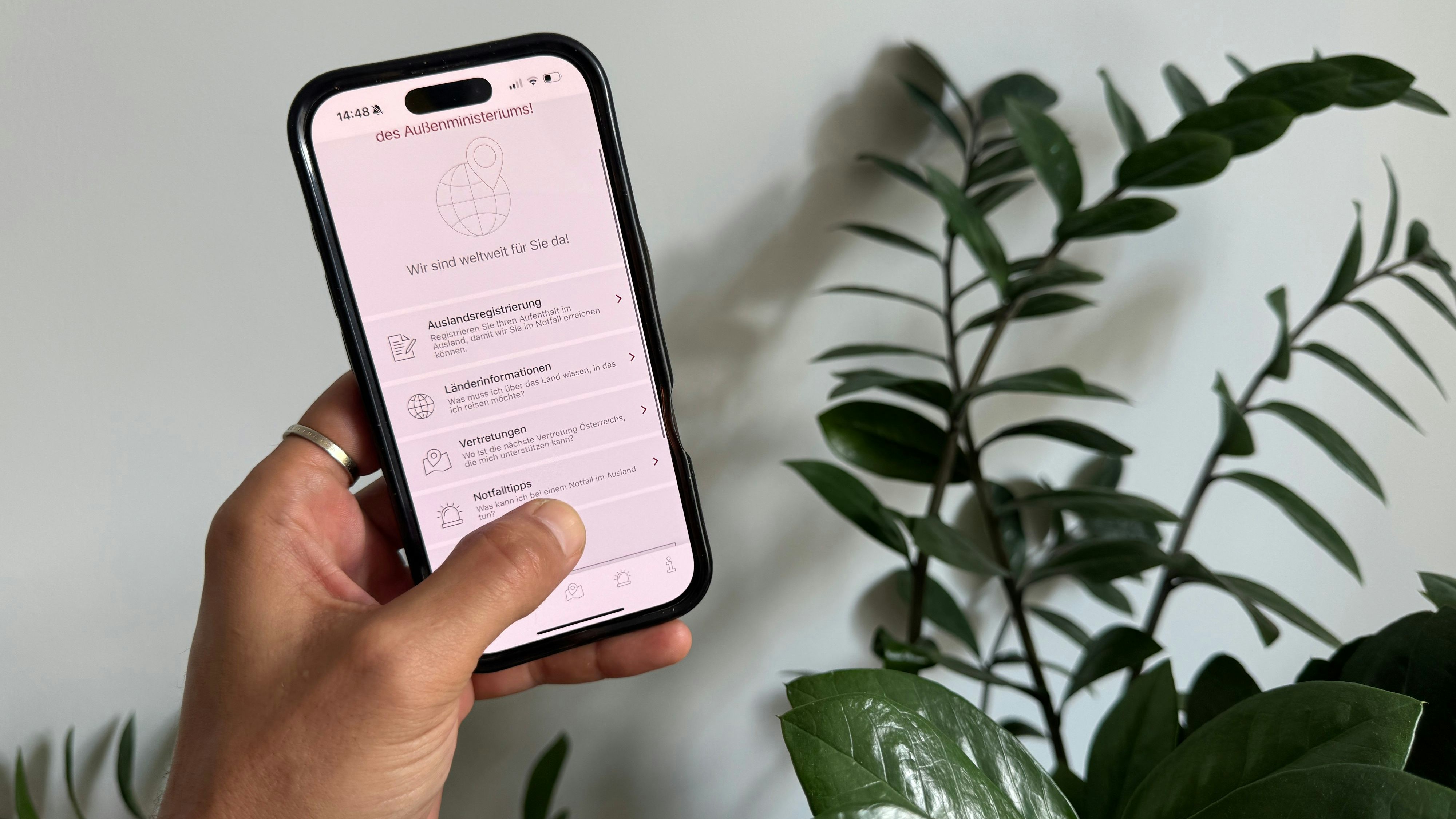 Wir haben sie unter die Lupe genommen und sind überzeugt: Mit der einfachen und übersichtlichen App hast du alle wichtigen Informationen und Hilfestellungen des Bundesministerium für europäische und internationale Angelegenheiten (BMEIA) für deine Reise an einem Ort