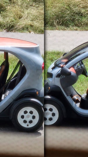 Ein junger Bursche hat sich die Schlüssel von einem Elektroauto gestohlen und fährt damit jetzt durch Wien. Die Polizei fahndet nach dem Buben.
