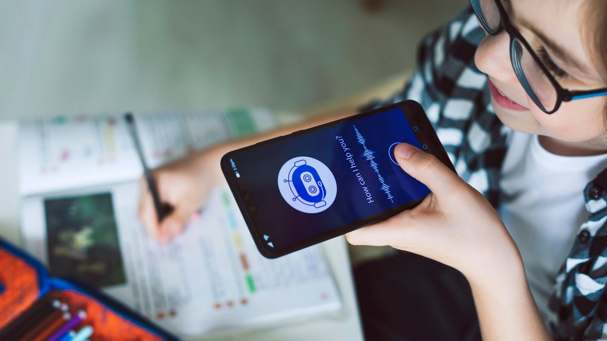Chatbots können gute Hilfe im Schulalltag sein, aber schnell toxisch werden