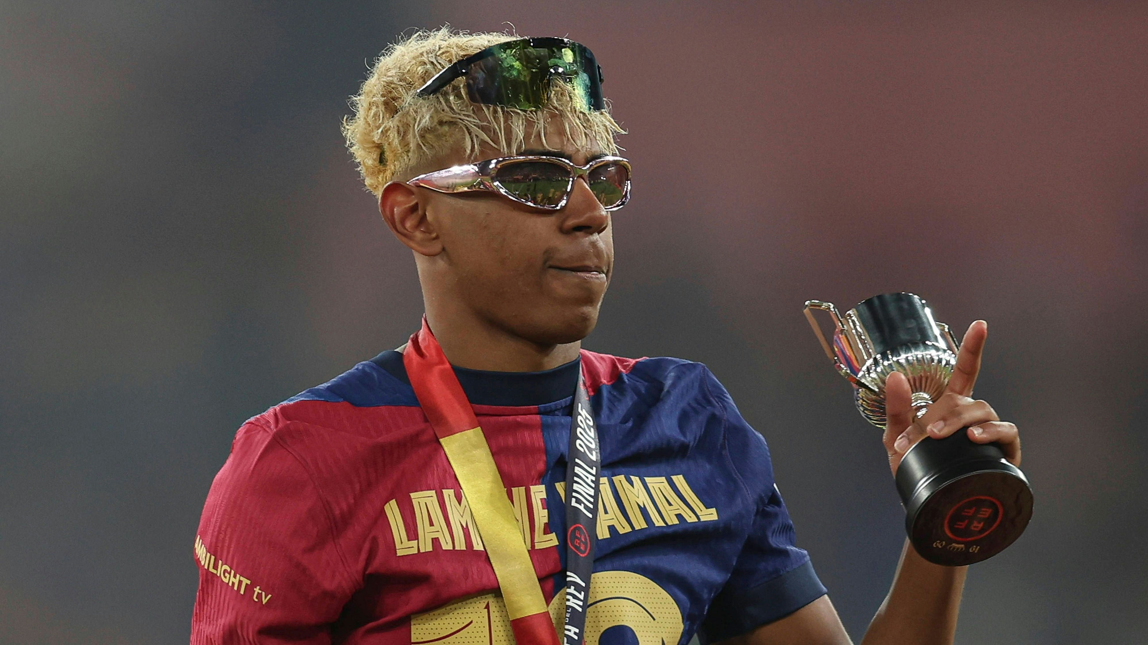 FC Barcelona, Barca Real Madrid CF. Copa del Rey. Final. Lamine Yamal of FC Barcelona celebrates the victory at full time during the Copa del Rey match, Final, between FC Barcelona and Real Madrid CF played at La Cartuja Stadium on April 26, 2025 in Sevilla, Spain. Copyright: xPressinphotox AP_240428_BAR-RMA_511