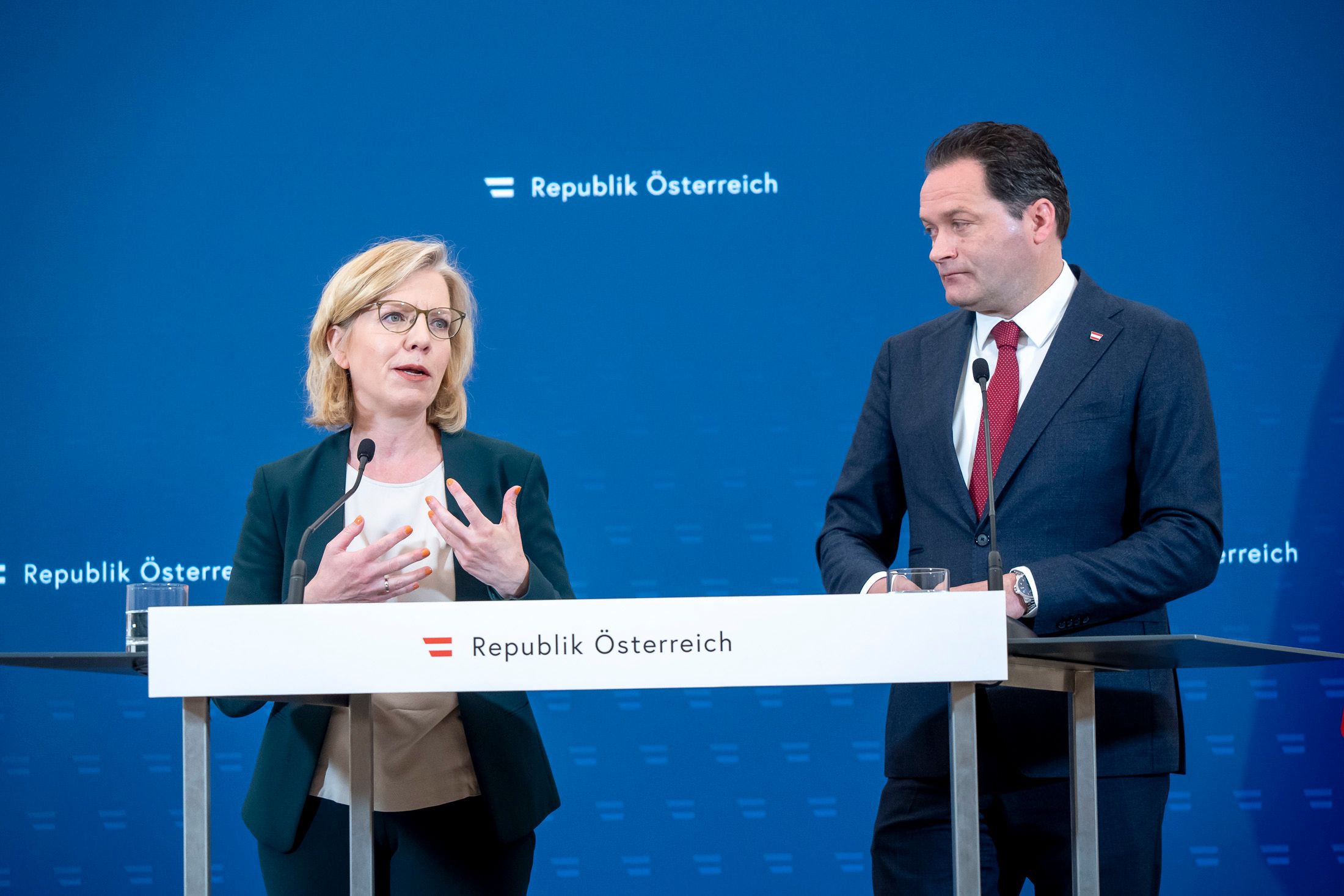 Klimaminister Norbert Totschnig und Grünen-Chefin Leonore Gewessler lieferten sich am Dienstag einen Schlagabtausch.