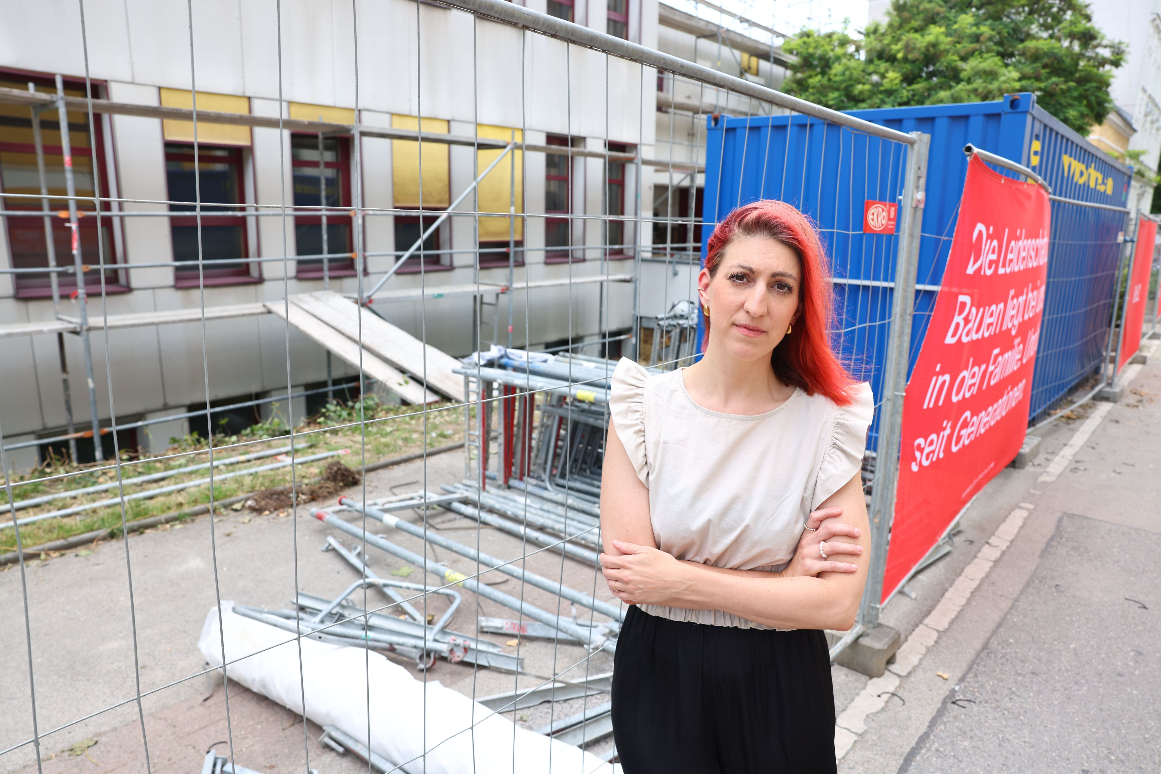 Tierrechts-Aktivistin Anne Eck versteht die Vernichtung der Hecke nicht.