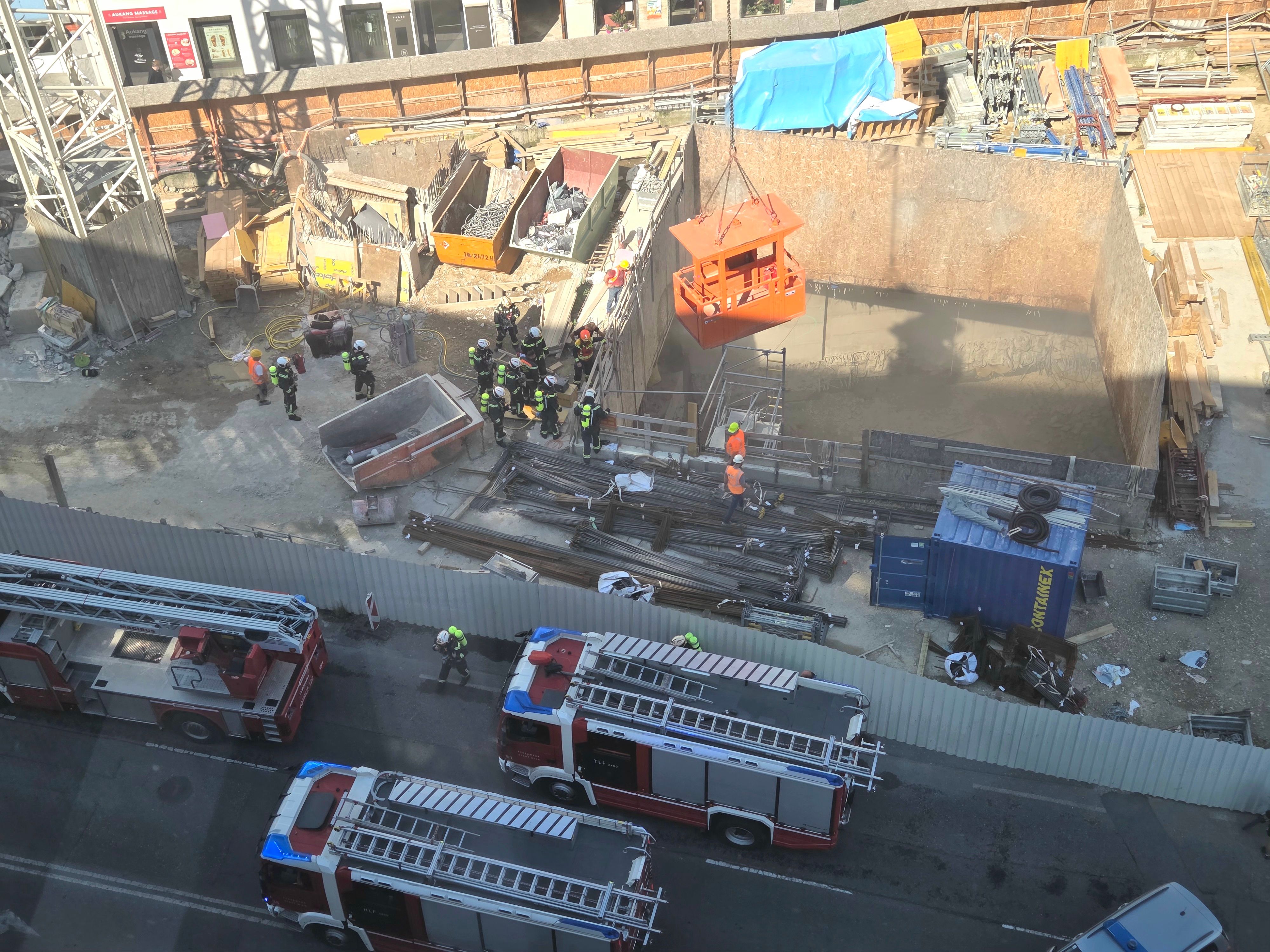 Feuerwehreinsatz bei Öffi-Baustelle in Wien