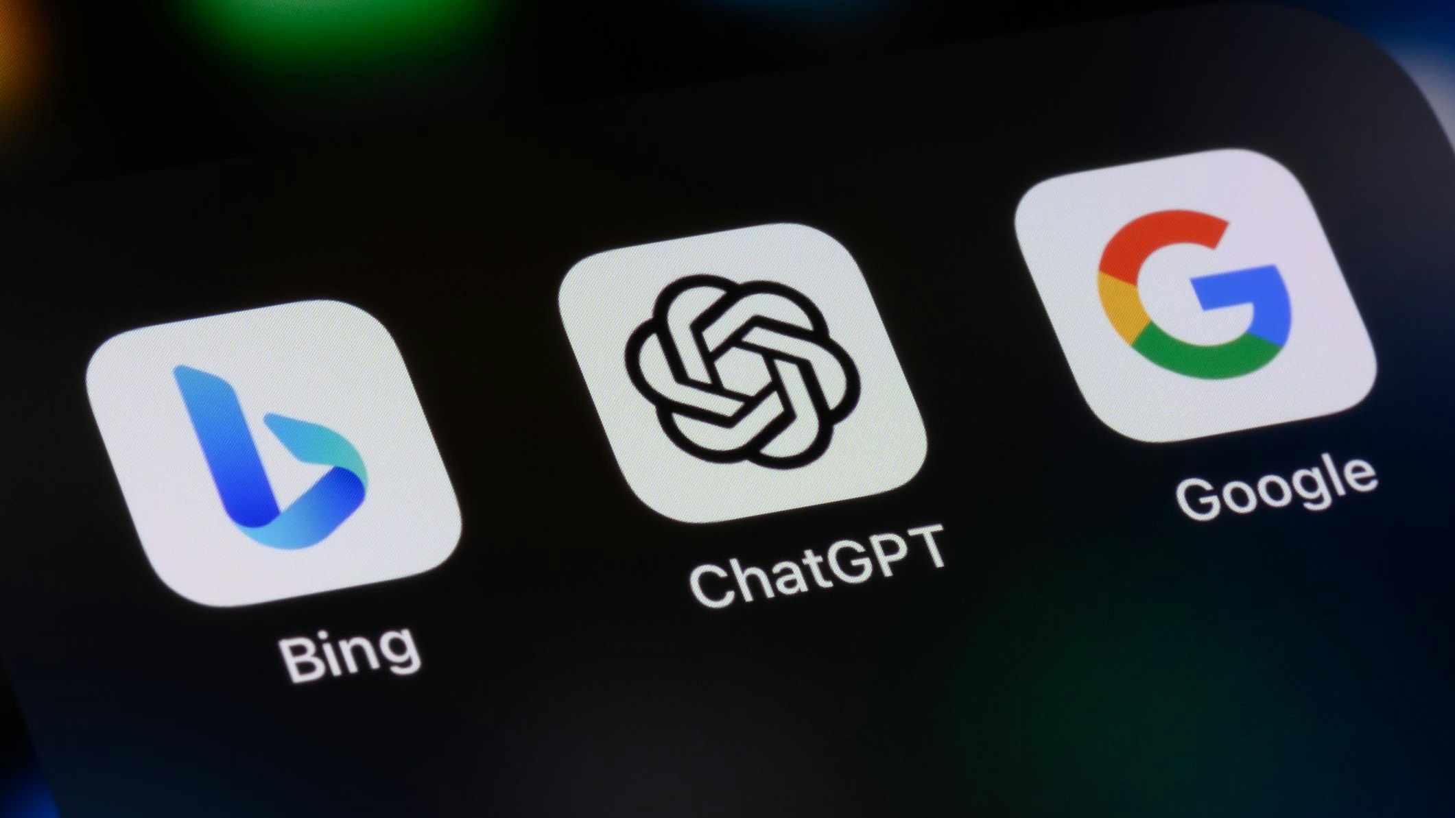 800 Millionen Menschen nutzen bereits ChatGPT, Google zieht jetzt mit eigenen KI-Anwendungen nach