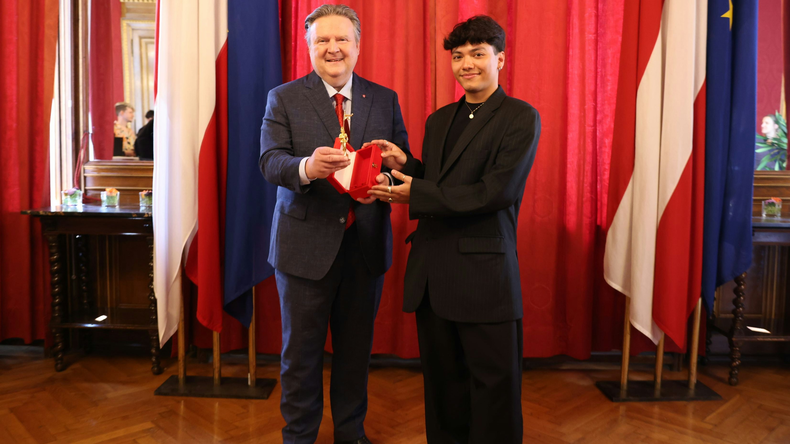 Heute.at - Goldener Rathausmann – JJ kamen die Tränen in Wien!