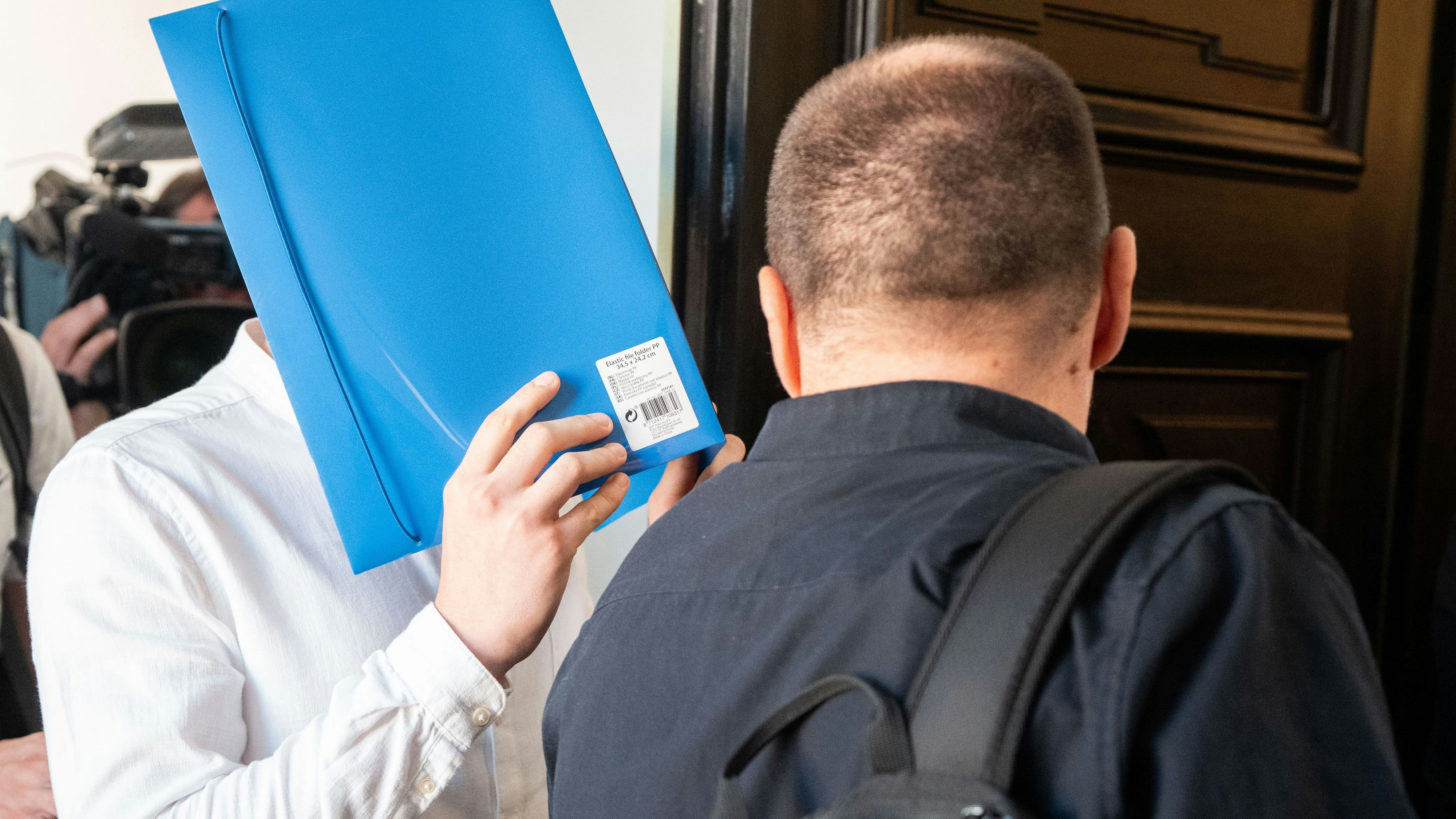 Einer der angeklagten Burschen vor Gericht in St. Pölten