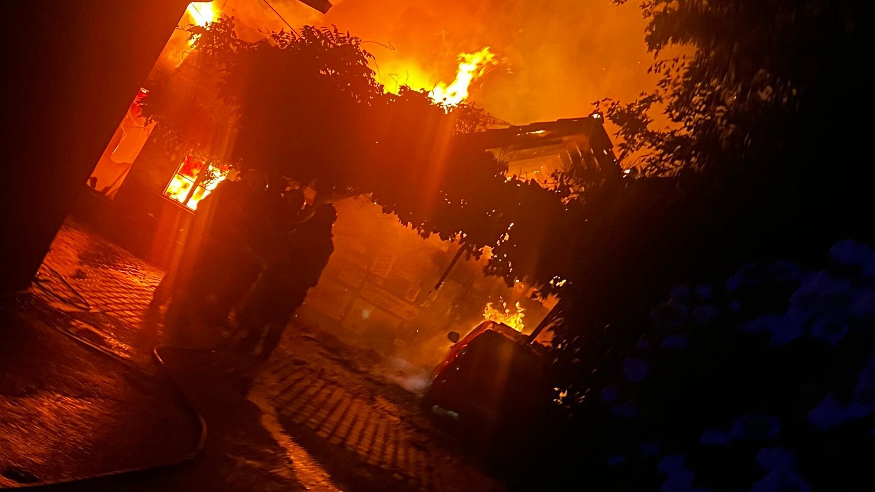 Heute.at - Defekte Stromleitung löst Flammen-Inferno aus