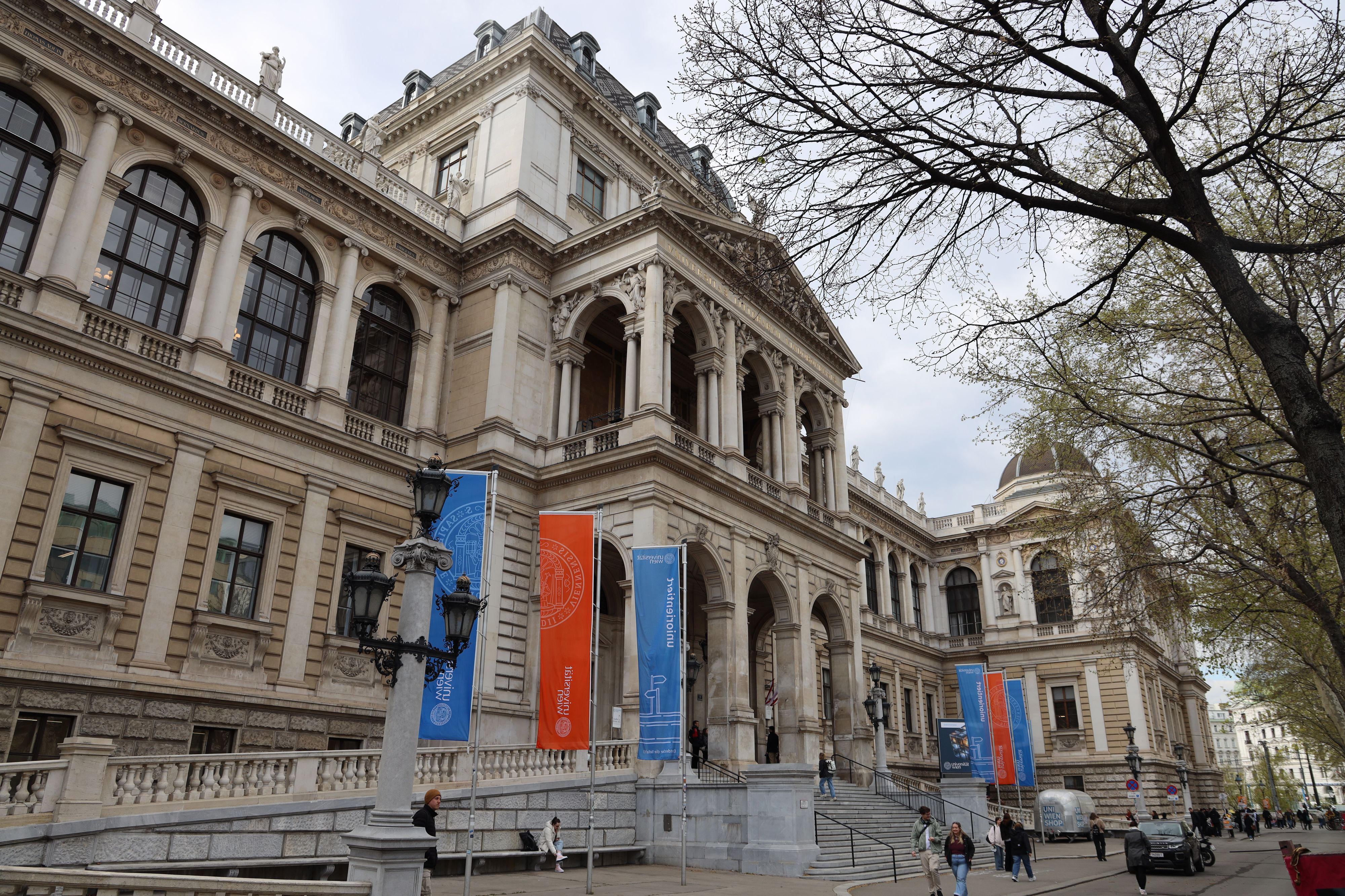 Die Universitäten erhalten 45 Millionen Euro für Cyberschutz-Programme.